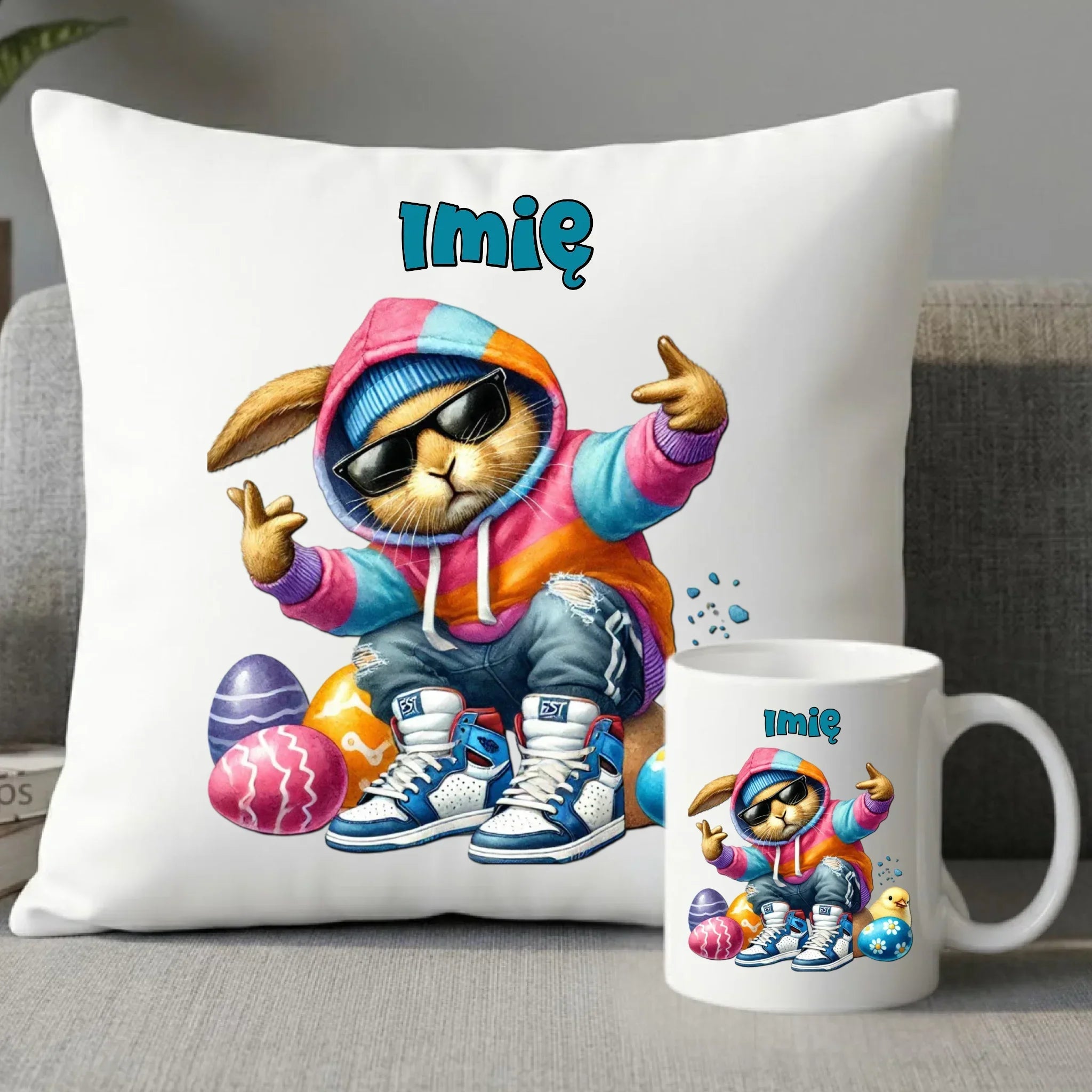 Zestaw poduszka i kubek na Wielkanoc - Sigma Zając w pisankach - Prezent personalizowany WN04 - StoryCups.pl