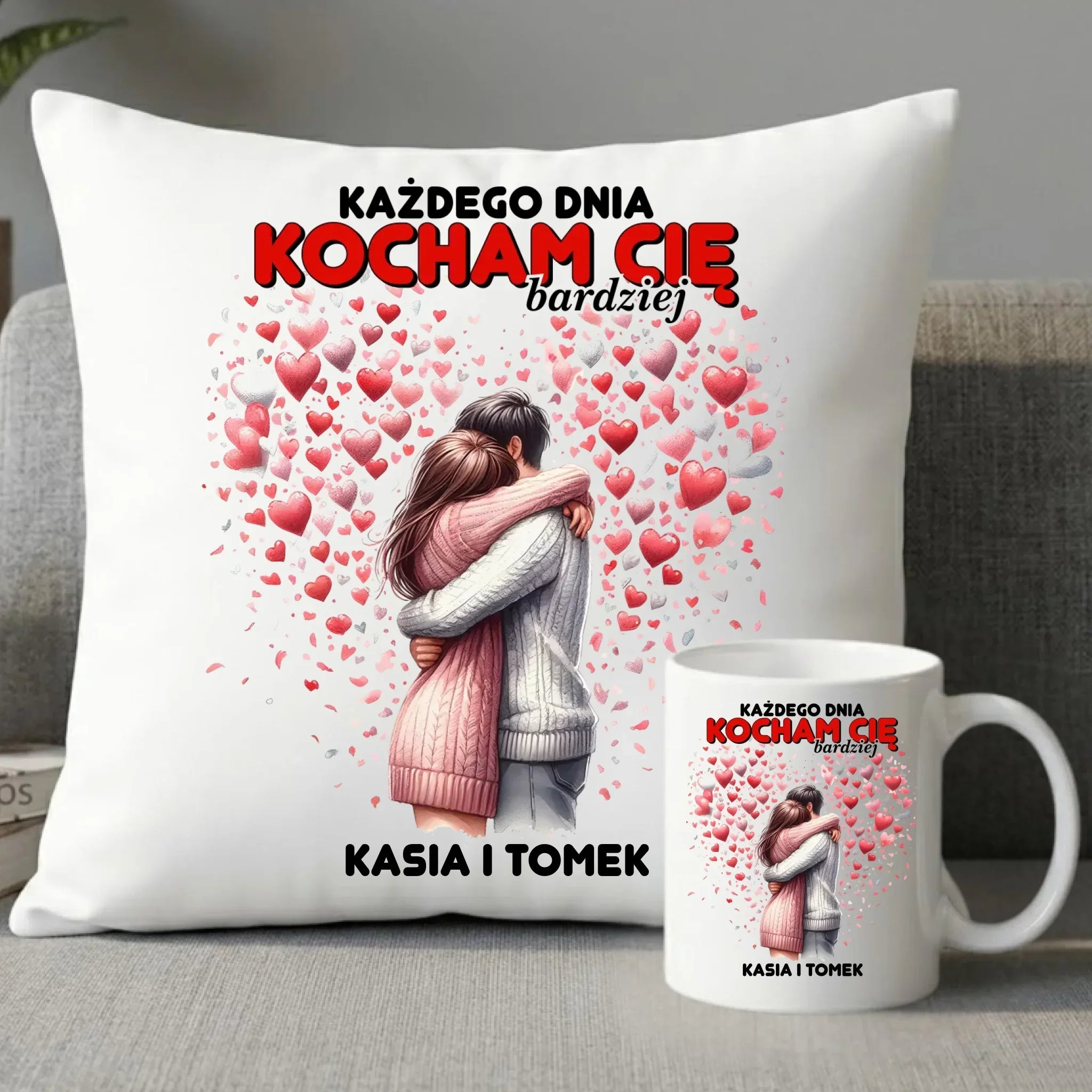 Zestaw poduszka i kubek dla par - Każdego dnia kocham Cię bardziej - personalizowany W09 - StoryCups.pl