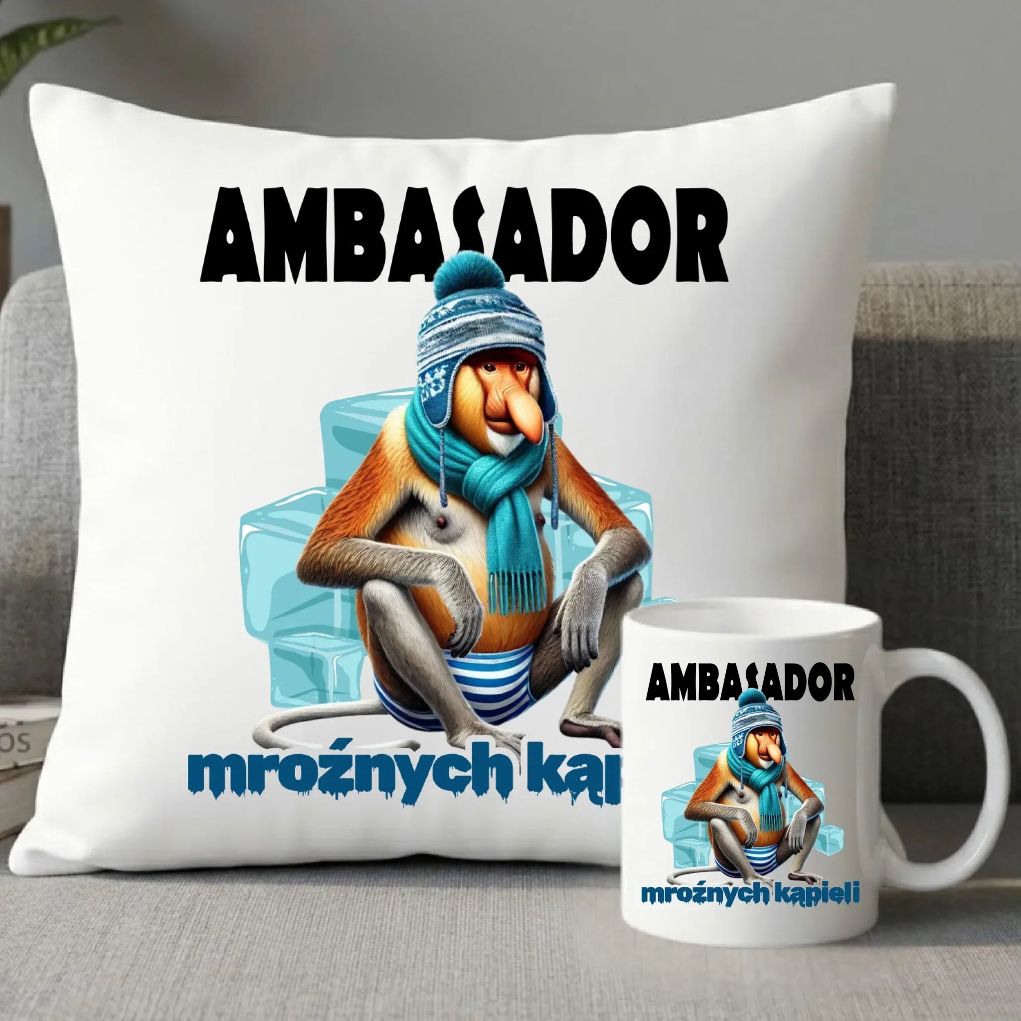 Zestaw poduszka i kubek - prezent dla morsa - Janusz Nosacz Mors - Ambasador mroźnych kąpieli HM03 - StoryCups.pl