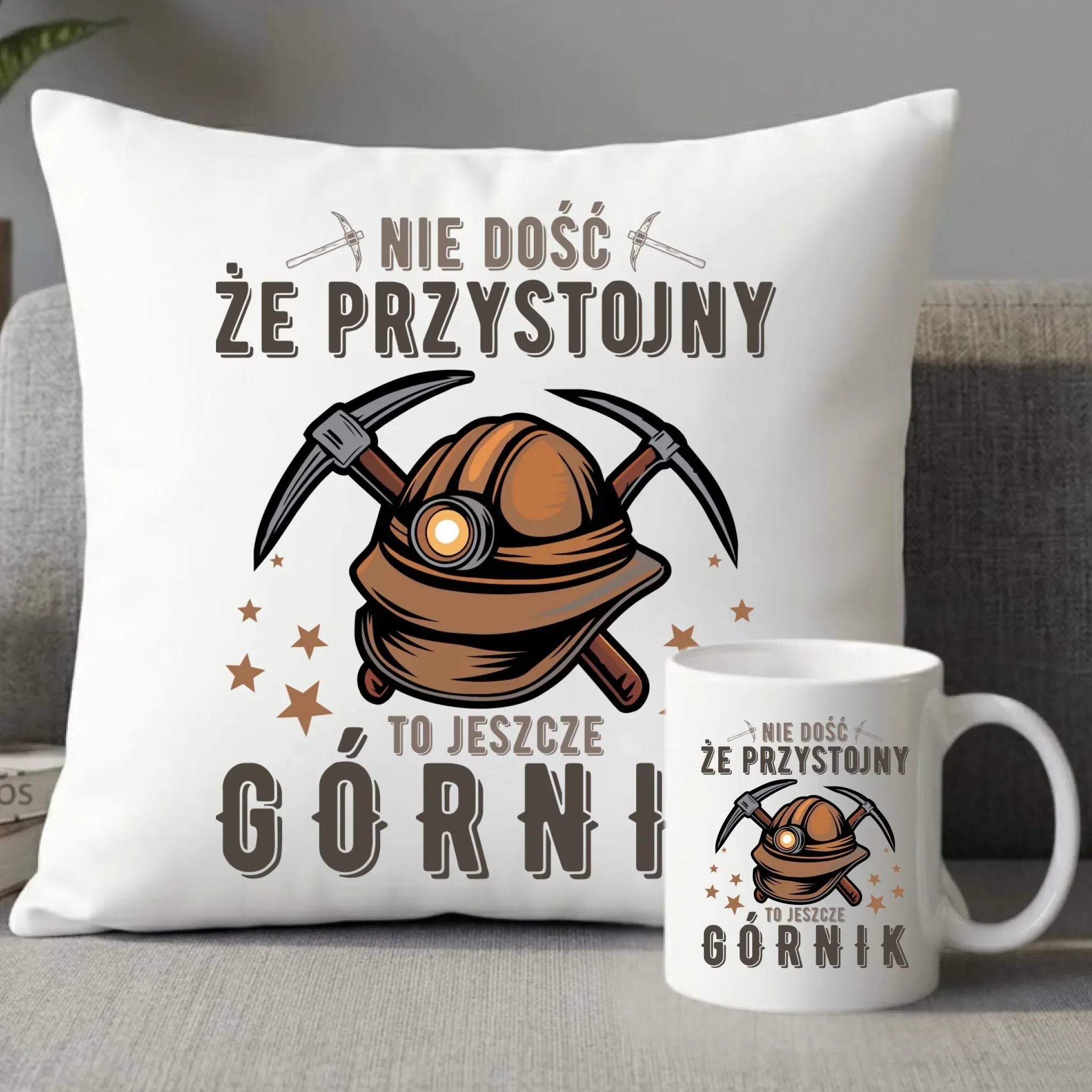 Zestaw poduszka i kubek - prezent dla górnika - Nie dość, że przystojny to jeszcze górnik G16 - StoryCups.pl