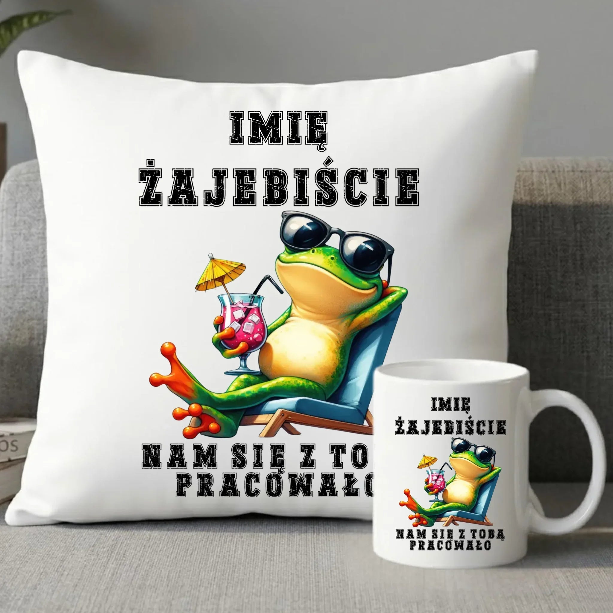 Zestaw poduszka i kubek na odejście z pracy - Żajebiście nam się z Tobą pracowało - personalizowany OP09 - StoryCups.pl