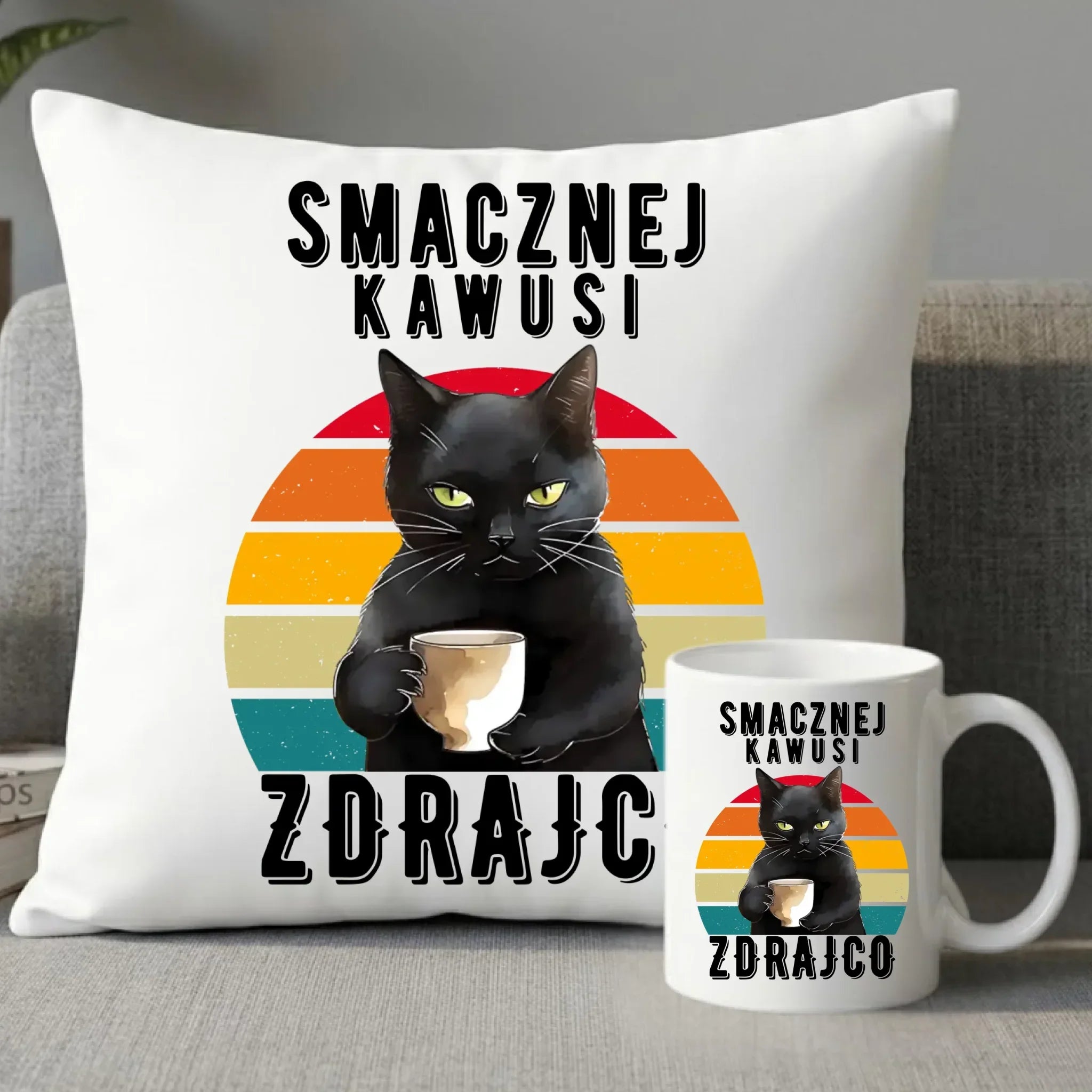 Zestaw poduszka i kubek na odejście z pracy - Smacznej kawusi zdrajco OP03 - StoryCups.pl