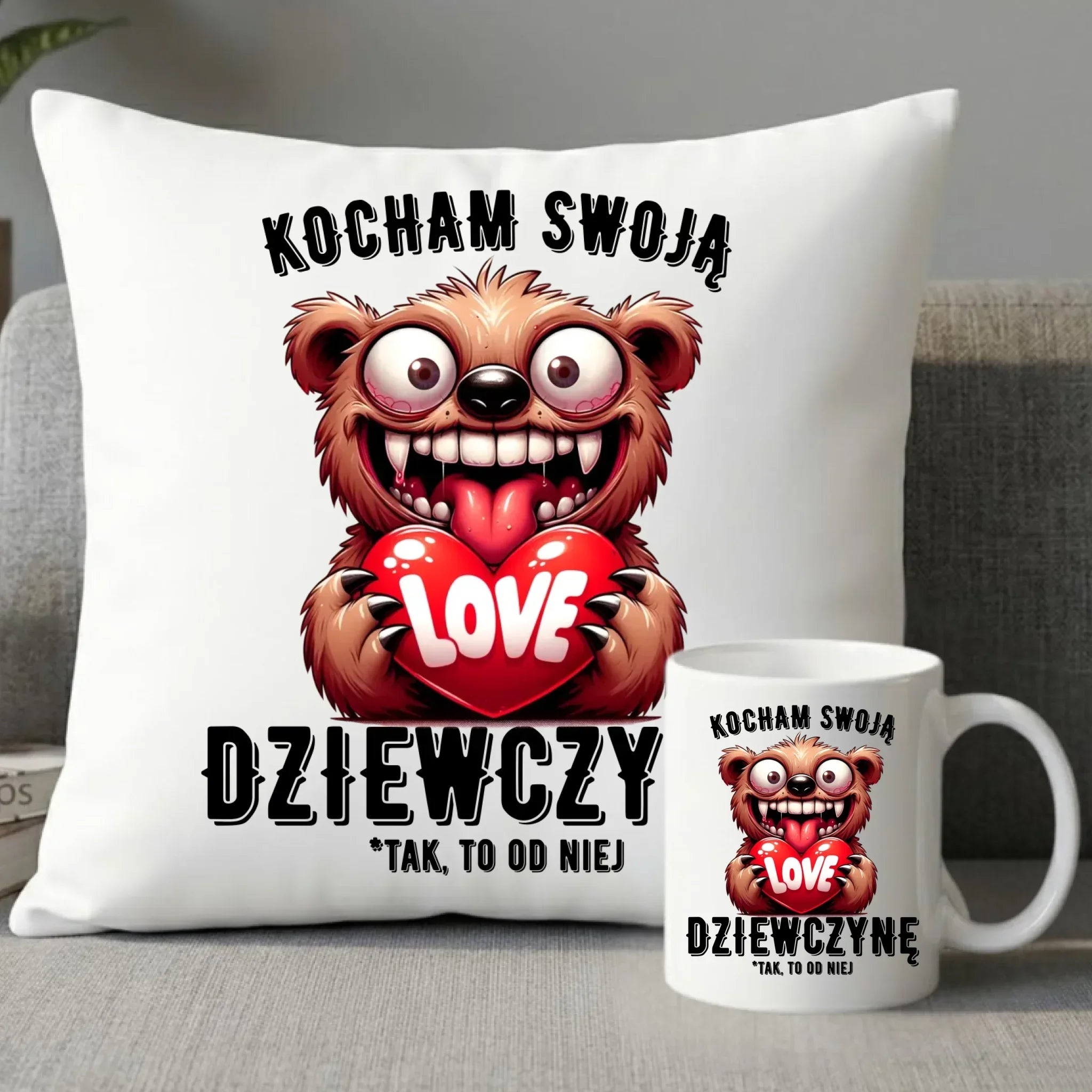 Zestaw poduszka i kubek dla chłopaka - Kocham swoją dziewczynę W30 - StoryCups.pl