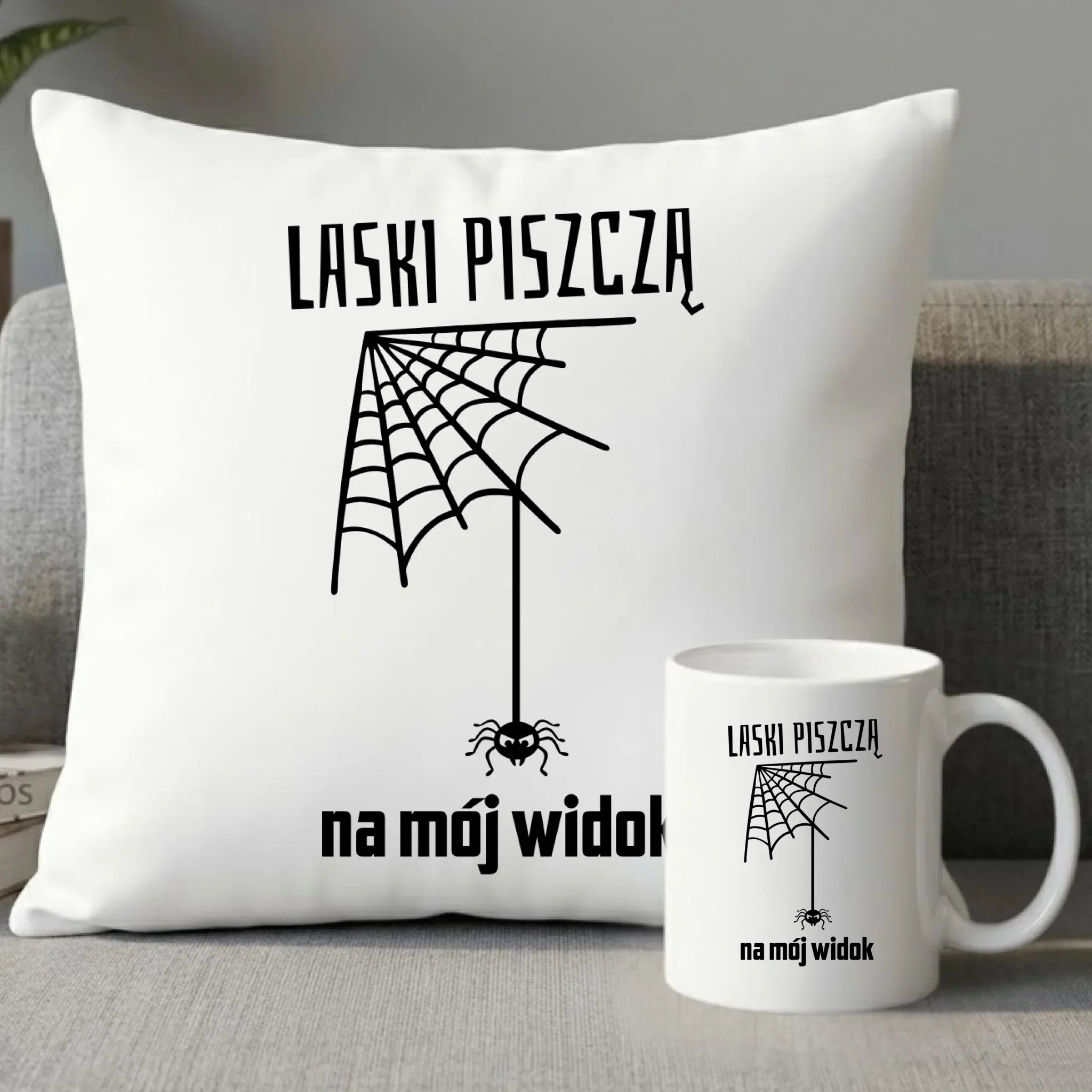 Zestaw poduszka i kubek - prezent dla chłopaka - Laski piszczą na mój widok DCH13 - StoryCups.pl