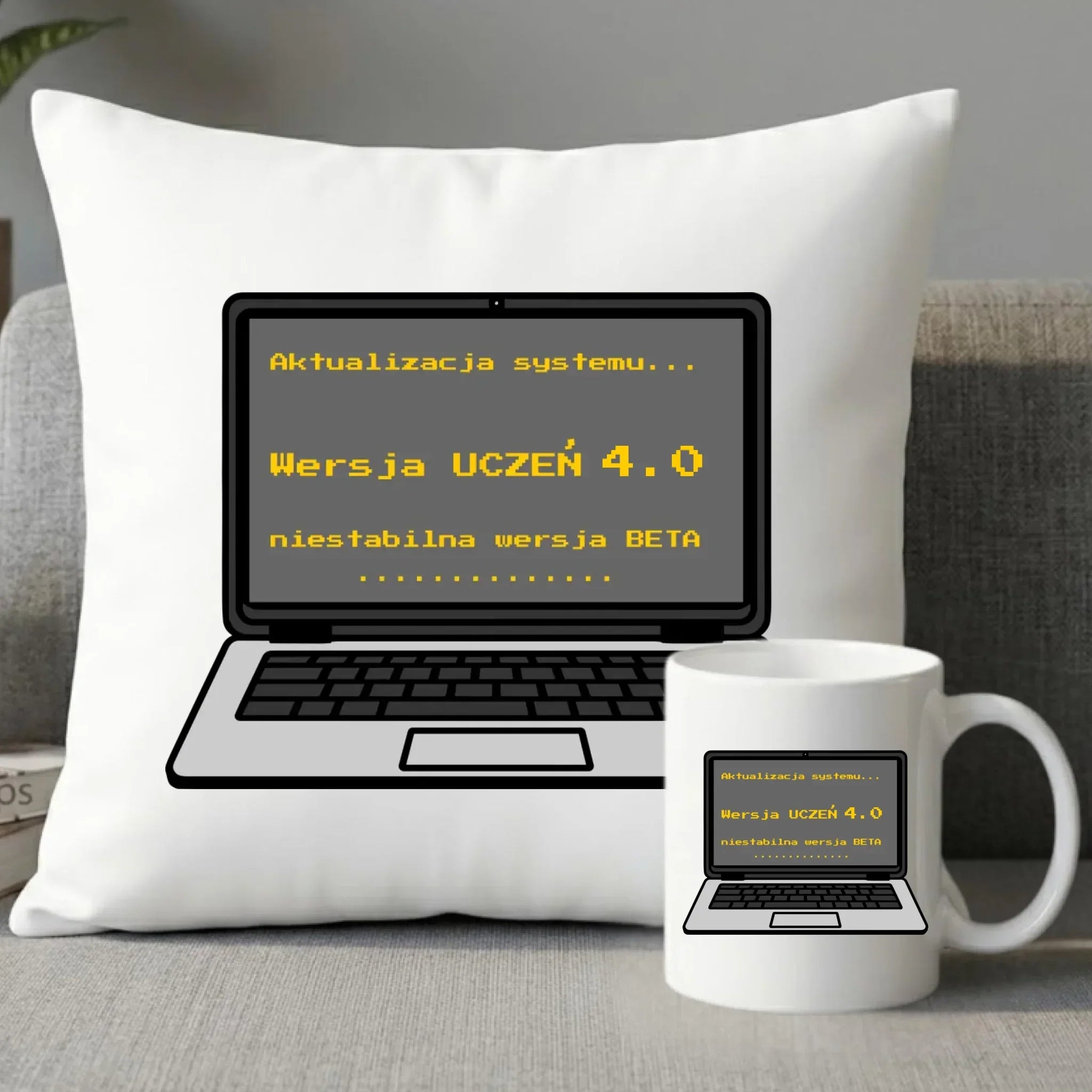 Zestaw poduszka i kubek dla ucznia - Aktualizacja systemu - powrót do szkoły - personalizowany SZ16 - StoryCups.pl