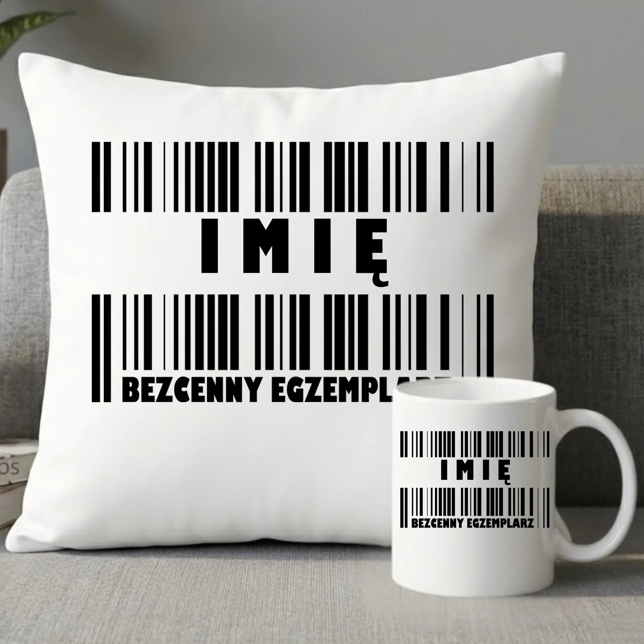 Zestaw poduszka i kubek - Bezcenny egzemplarz prezent dla niego - personalizowany DCH07 - StoryCups.pl