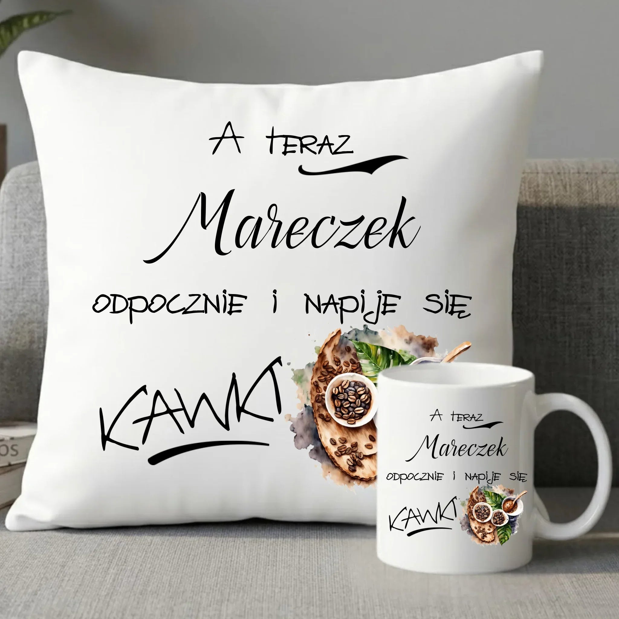 Zestaw poduszka i kubek - Odpocznie i napije się kawki prezent dla kawosza - personalizowany DCH04 - StoryCups.pl