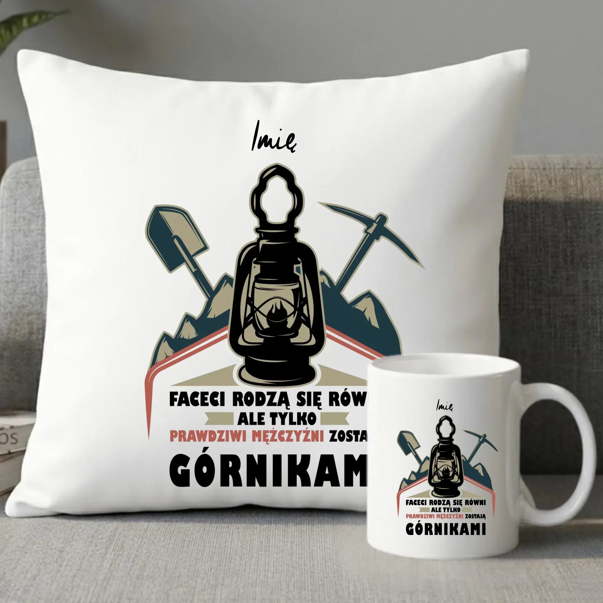 Zestaw poduszka i kubek - prezent dla górnika - Prawdziwi mężczyźni zostają górnikami - personalizowany G08 - StoryCups.pl