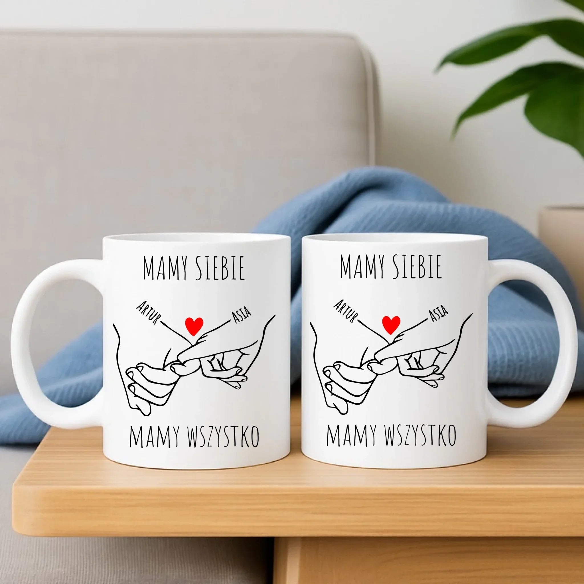 Zestaw poduszka i kubek dla par - Zaplecione ręce mamy siebie mamy wszystko - personalizowany W63 - StoryCups.pl