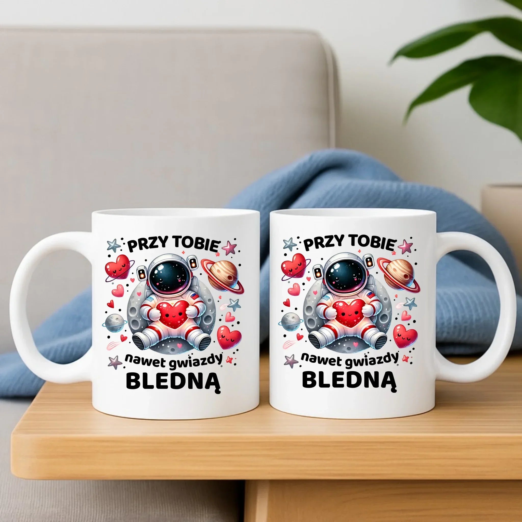 Zestaw poduszka i kubek dla par - Przy Tobie nawet gwiazdy bledną W57 - StoryCups.pl