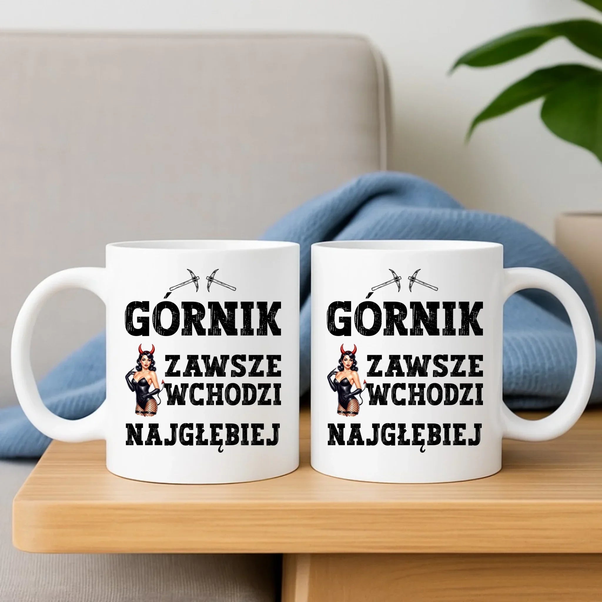 Zestaw poduszka i kubek - prezent dla górnika - Górnik zawsze wchodzi najgłębiej G22 - StoryCups.pl