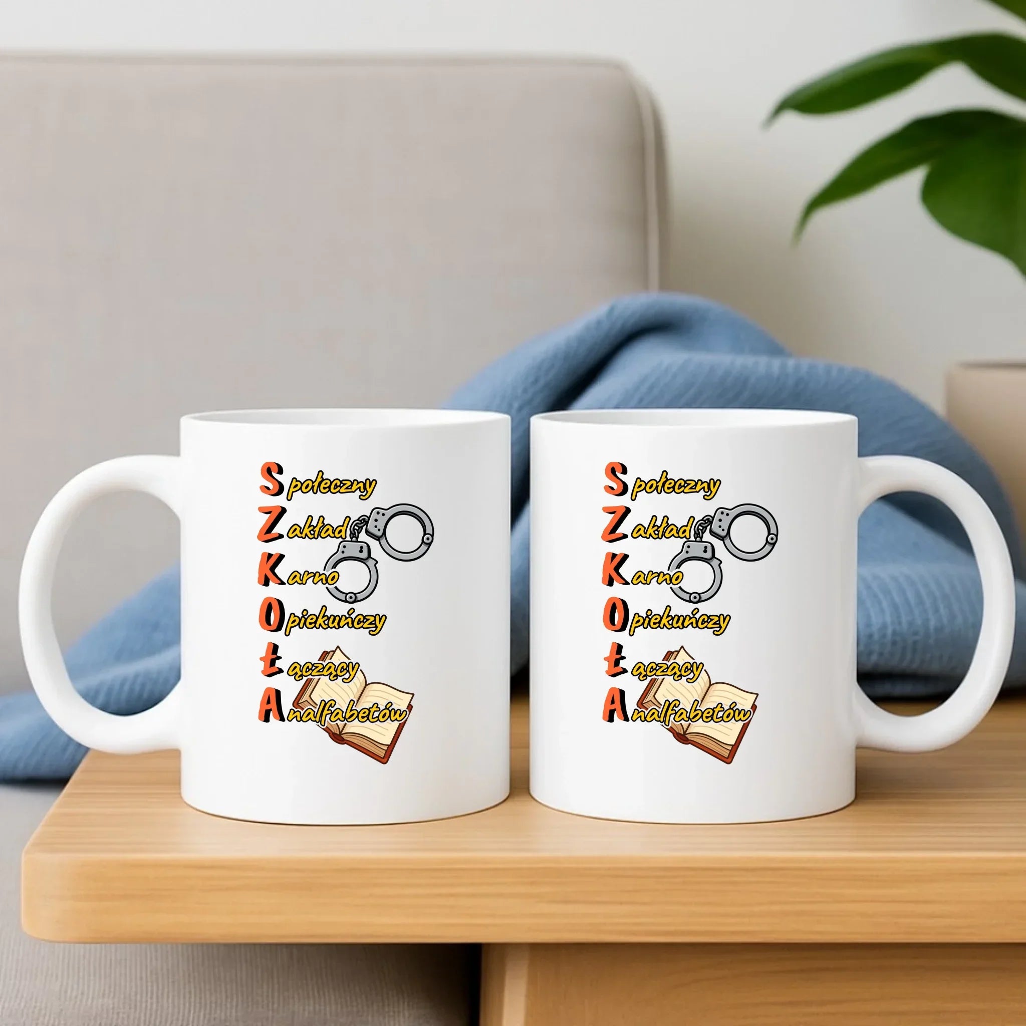 Zestaw poduszka i kubek szkolny - S.Z.K.O.Ł.A. Zakład Karno Opiekuńczy SZ17 - StoryCups.pl