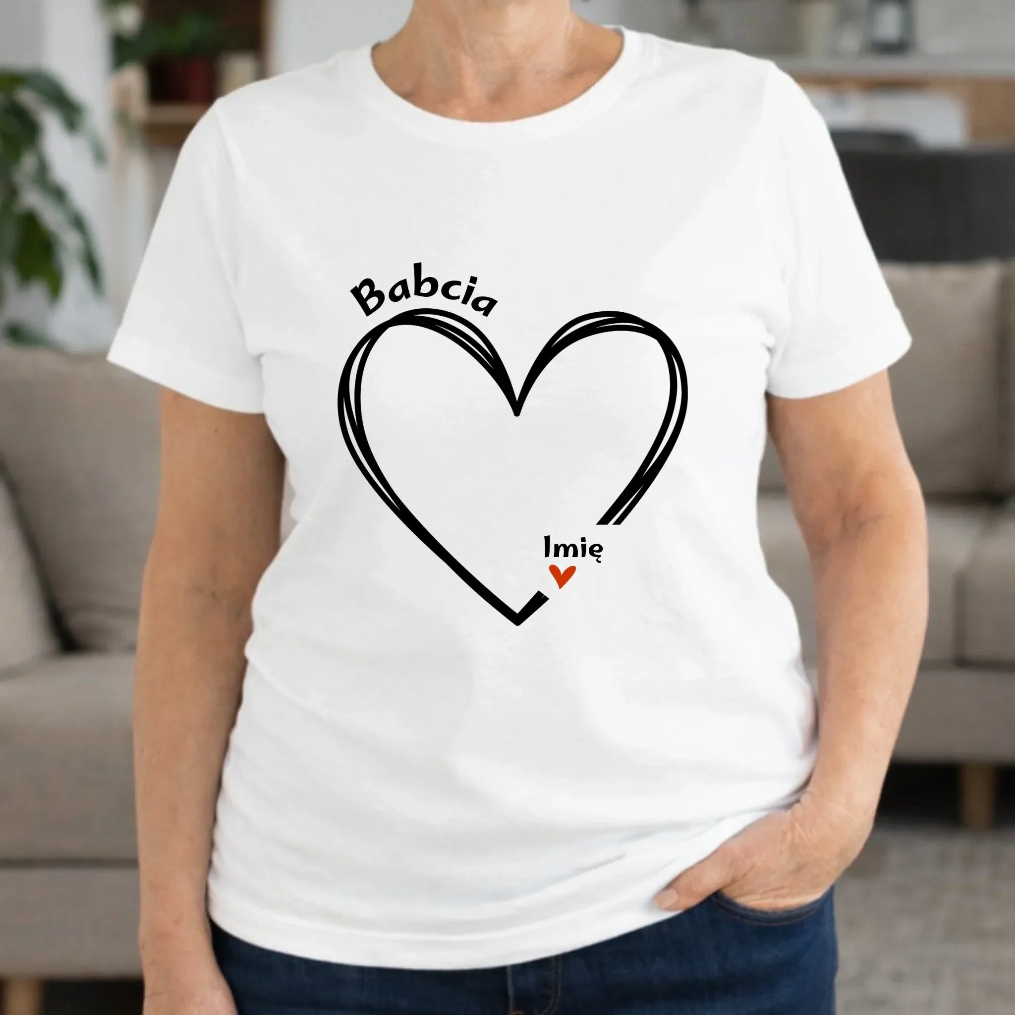 Koszulka dla babci - Serce z imionami wnuków 1-7 - personalizowana B26 - StoryCups.pl