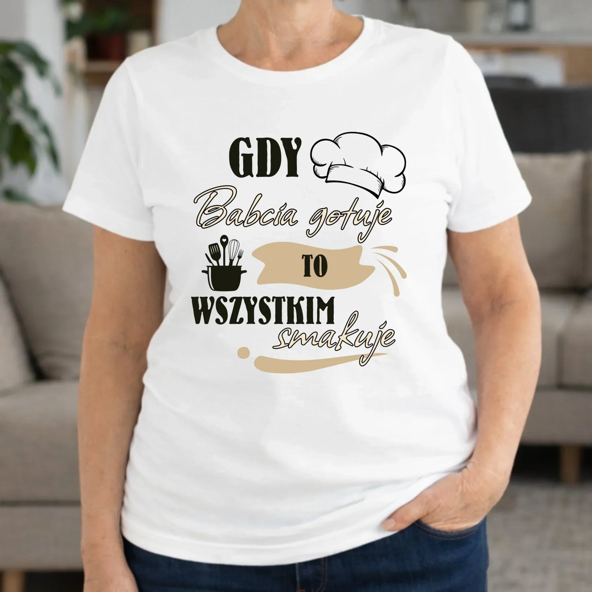 Koszulka dla babci - Gdy babcia gotuje to wszystkim smakuje B36 - StoryCups.pl