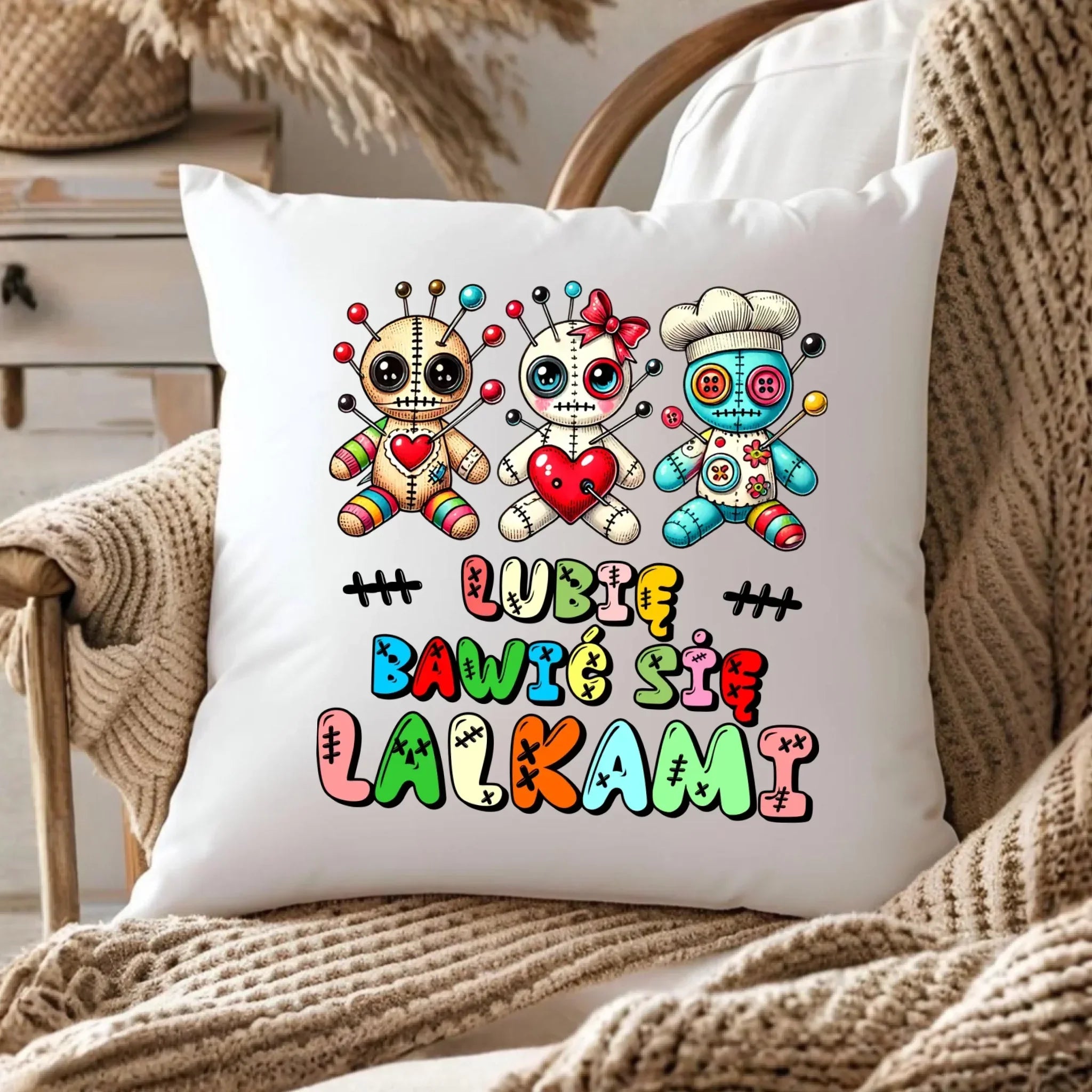 Poduszka - Voodoo Lubię bawić się lalkami W52 - StoryCups.pl