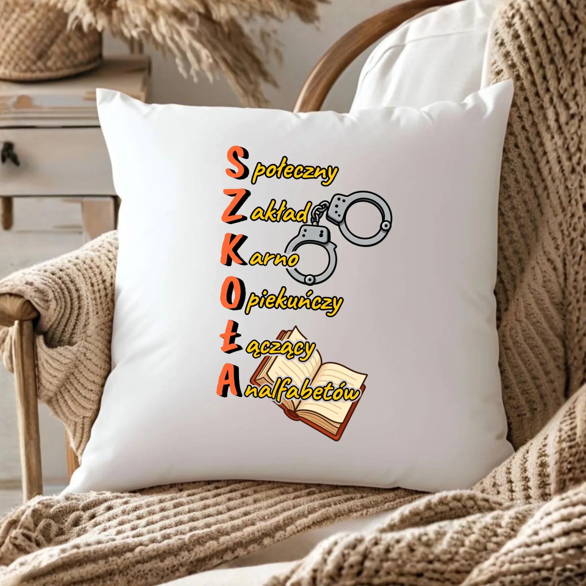 Poduszka szkolna - S.Z.K.O.Ł.A. Zakład Karno Opiekuńczy SZ17 - StoryCups.pl