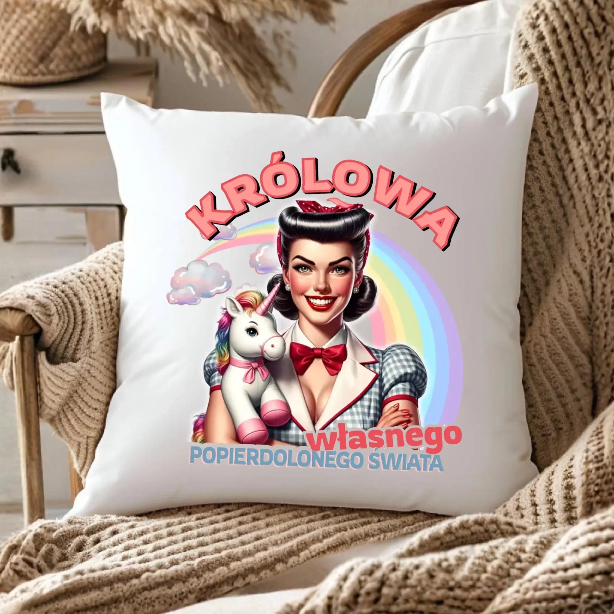 Śmieszna poduszka retro – Królowa własnego popierd*onego świata - bez cenzury DZ08 - StoryCups.pl