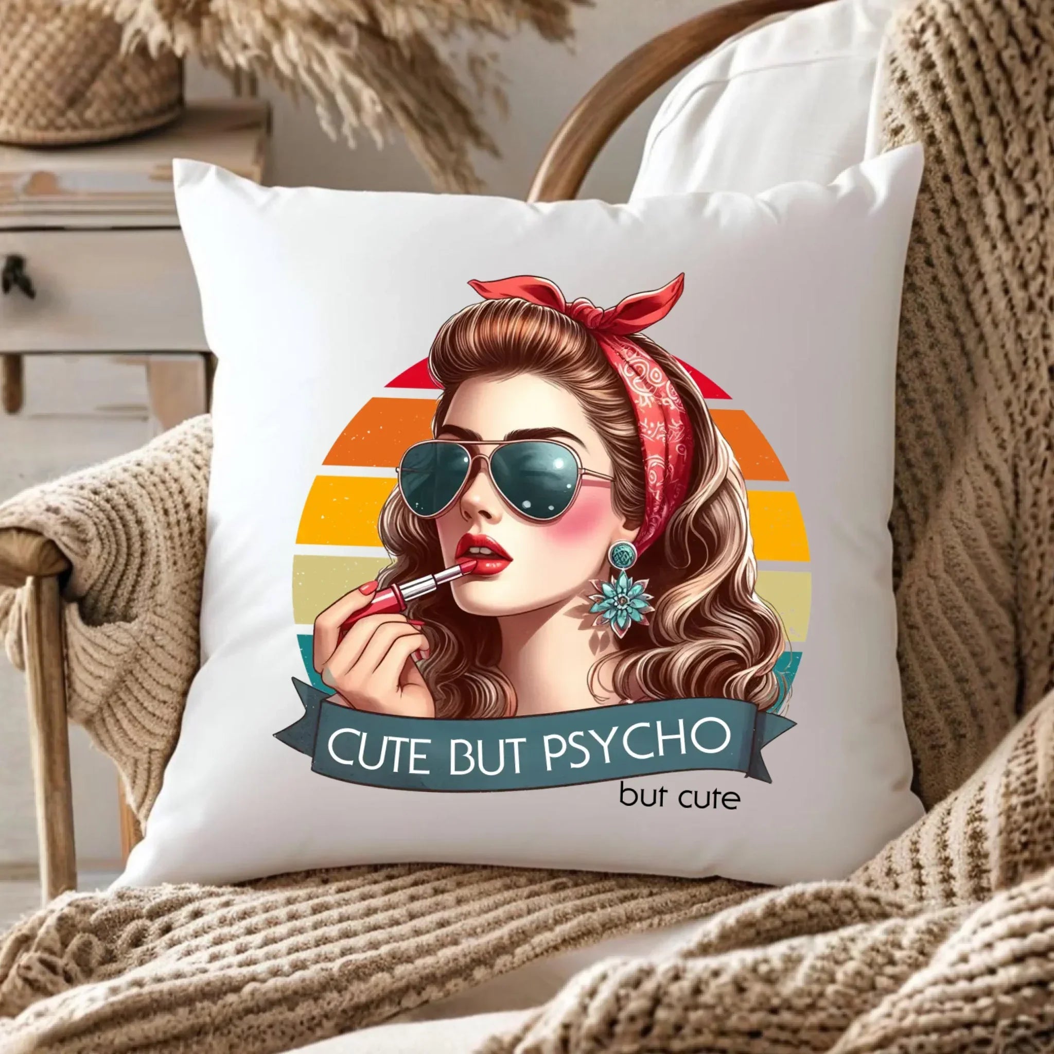 Poduszka – Cute but psycho - w stylu retro DZ09 - StoryCups.pl