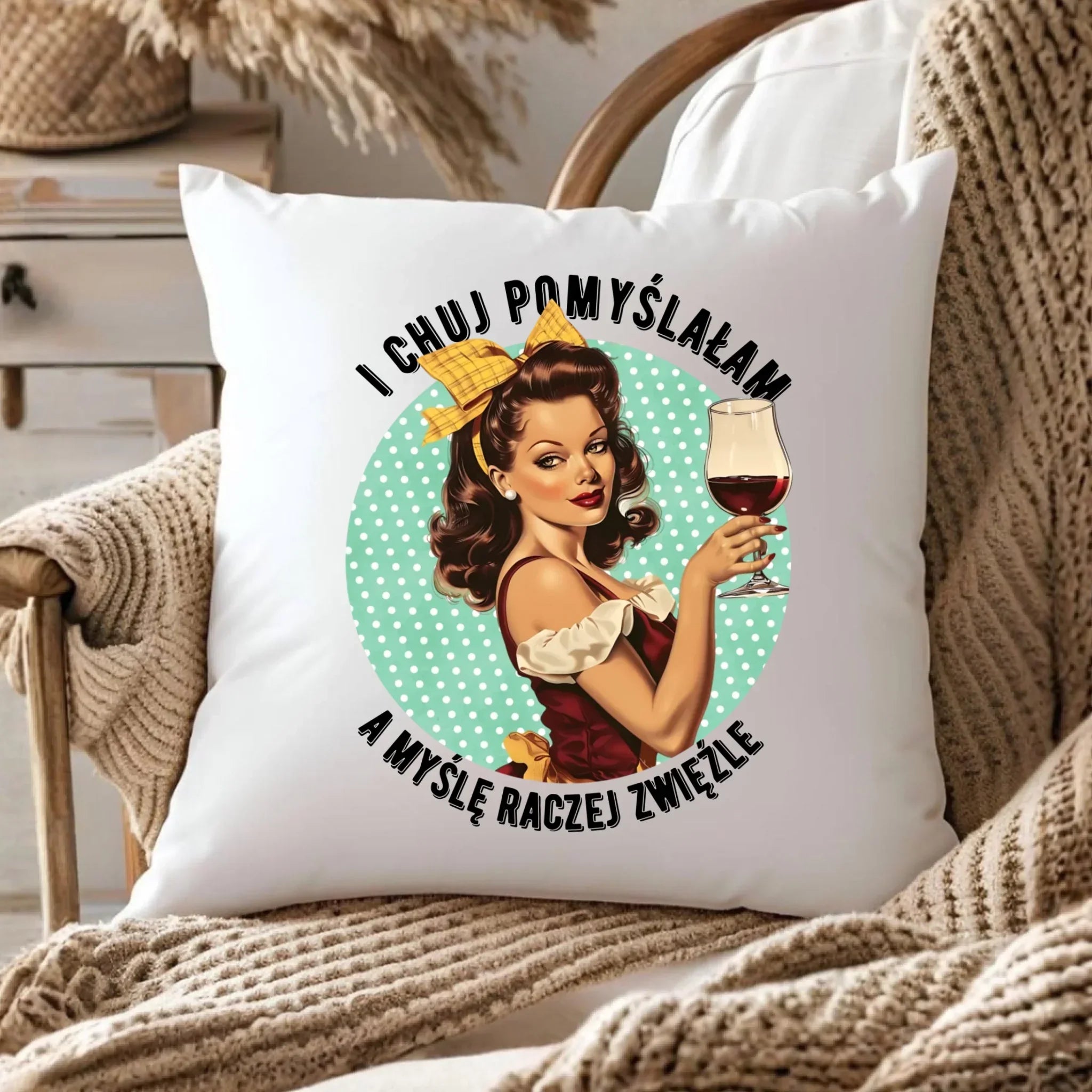 Śmieszna poduszka retro - I ch*j pomyślałam, a myślę raczej zwięźle – bez cenzury DZ13 - StoryCups.pl