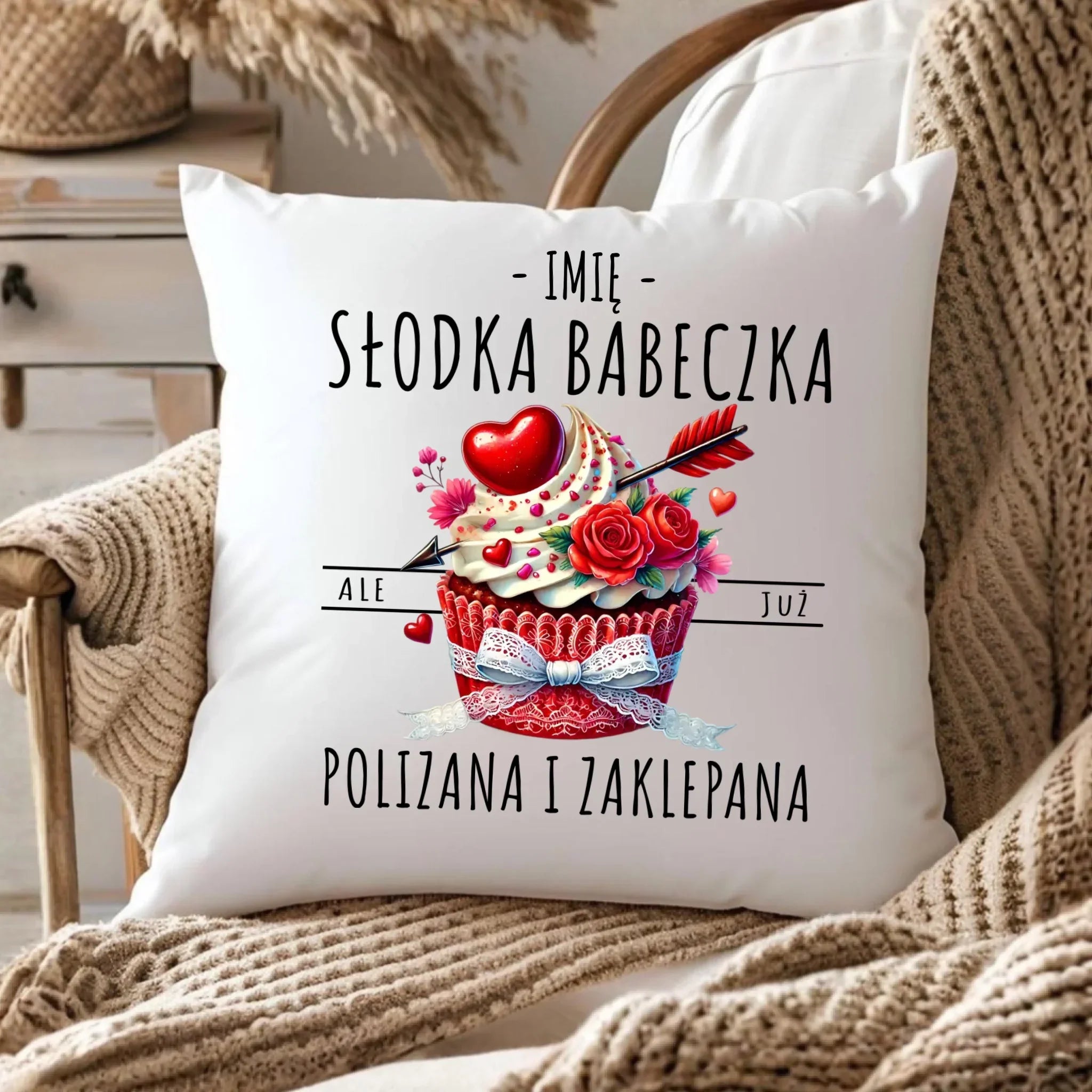 Poduszka - Słodka babeczka polizana i zaklepana - personalizowana W37 - StoryCups.pl