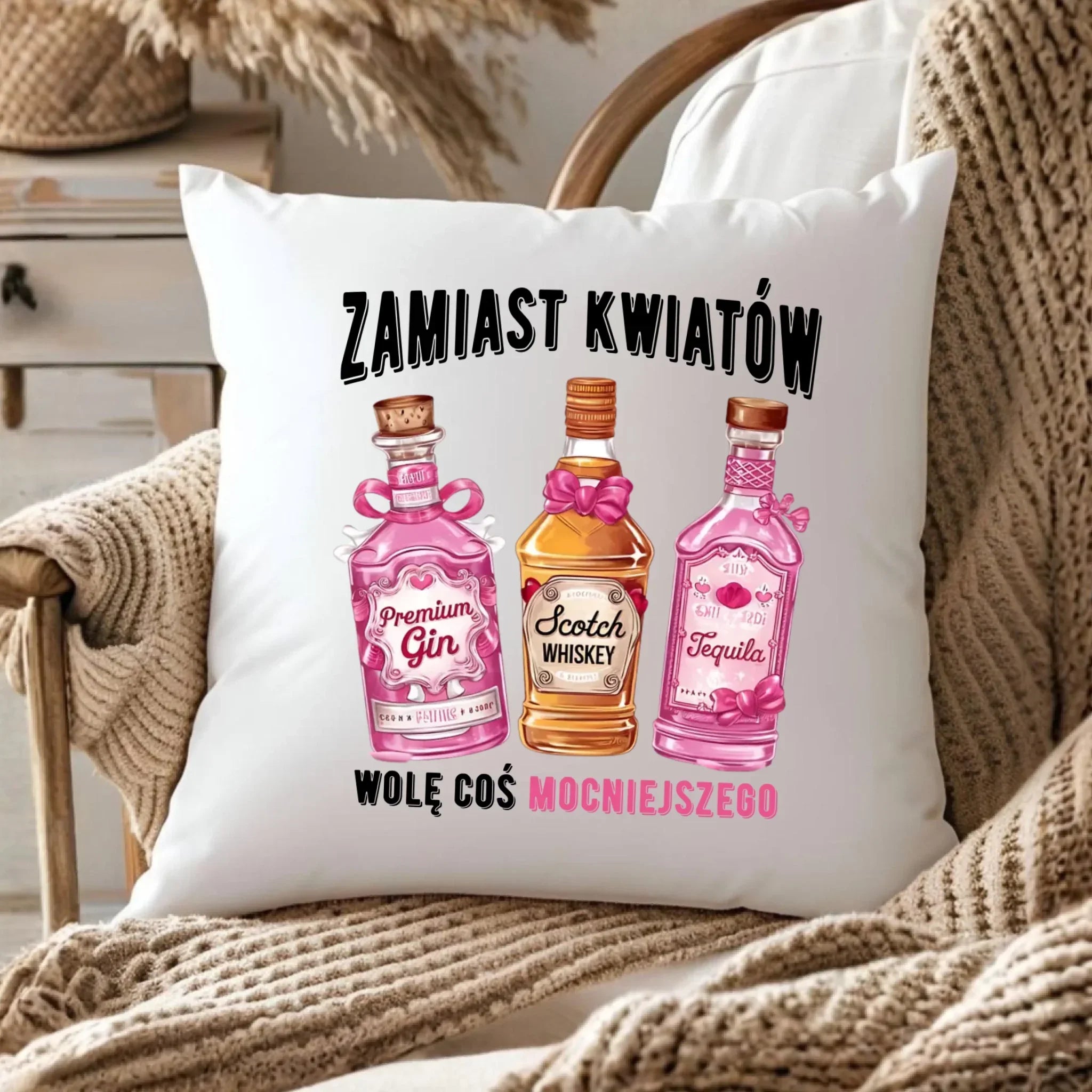 Poduszka dla niej - Zamiast kwiatów wolę coś mocniejszego W42 - StoryCups.pl