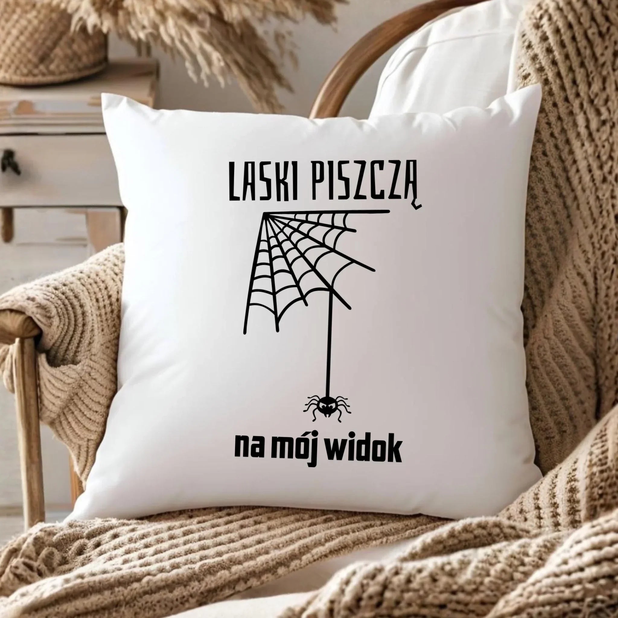 Poduszka - prezent dla chłopaka - Laski piszczą na mój widok DCH13 - StoryCups.pl