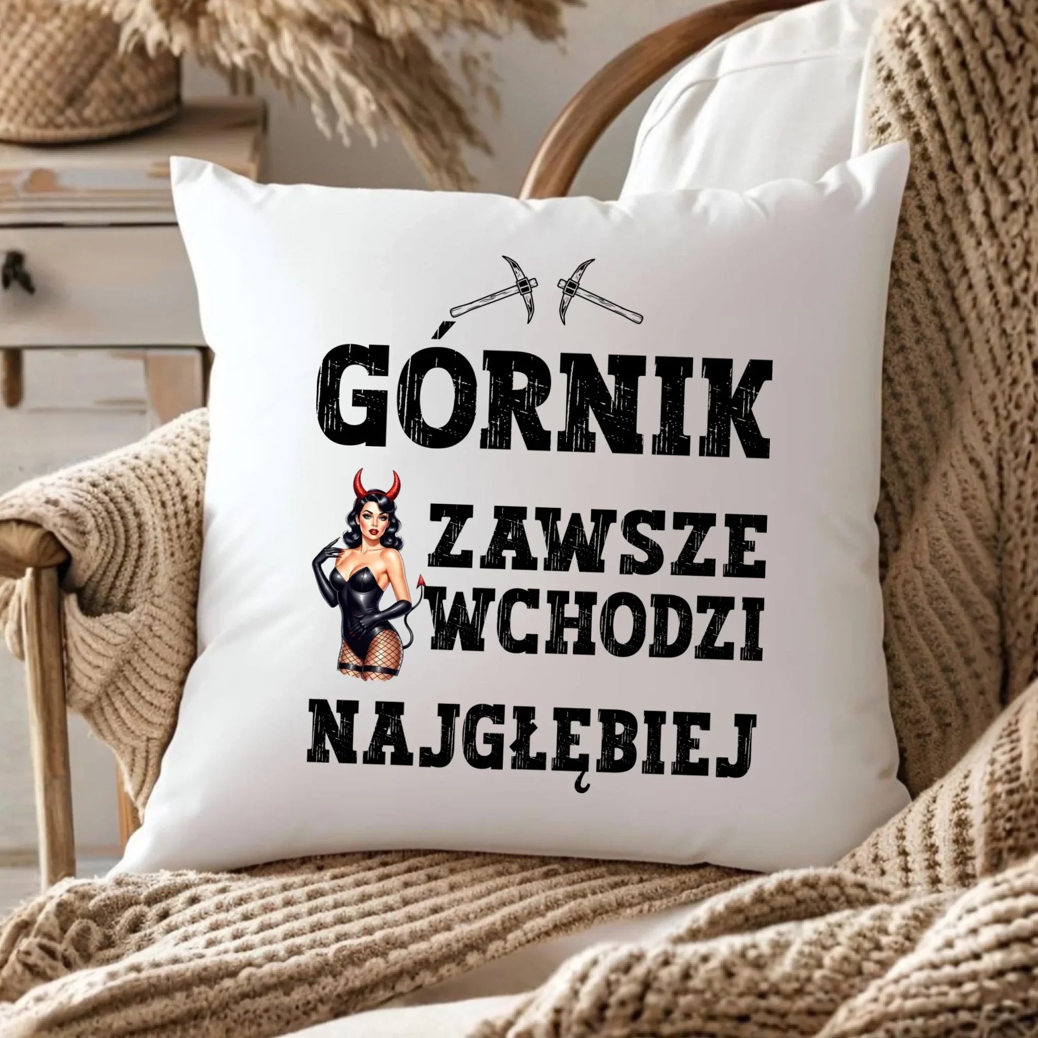 Poduszka - prezent dla górnika - Górnik zawsze wchodzi najgłębiej G22 - StoryCups.pl