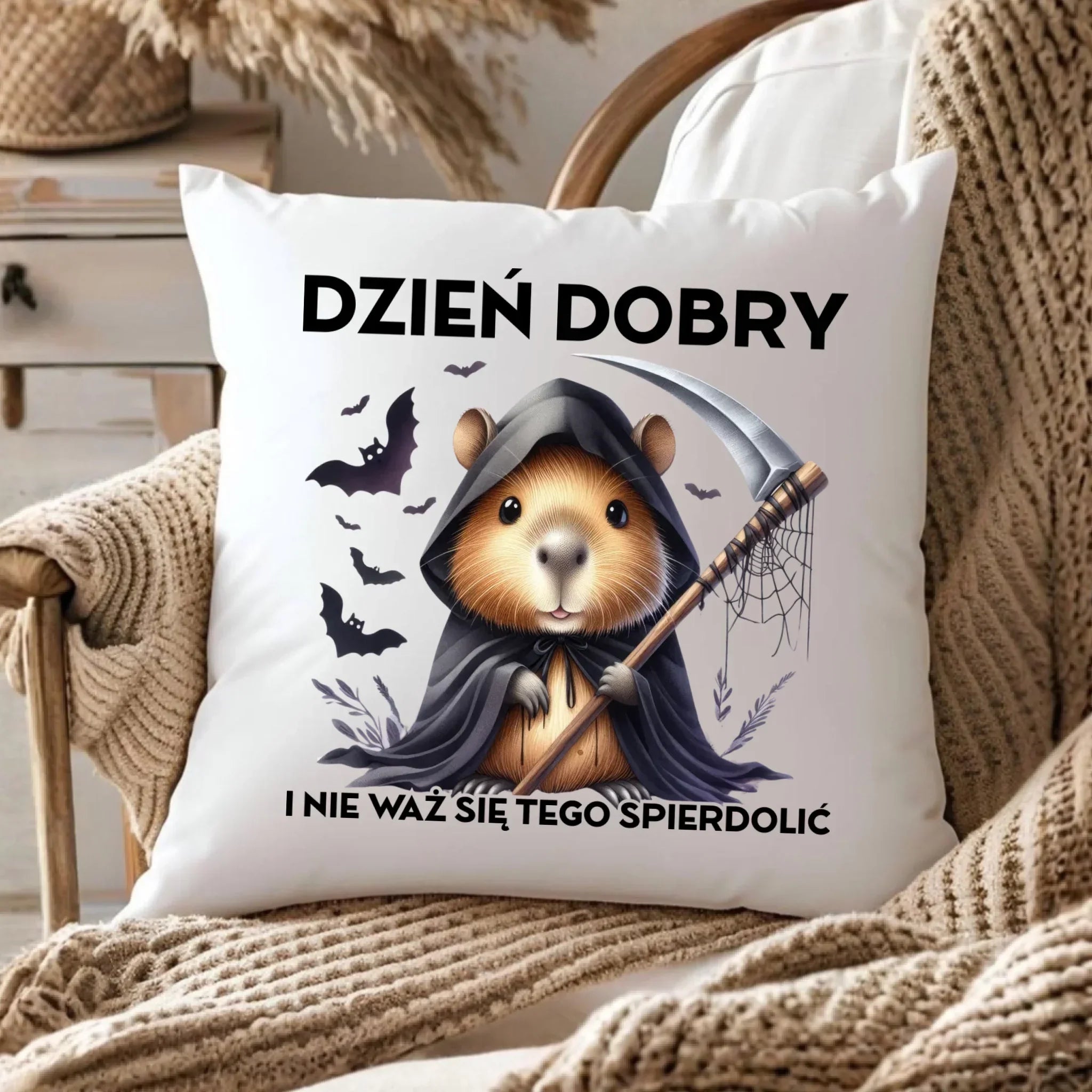 Poduszka halloweenowa - Kapibara Żniwiarz - Dzień dobry - bez cenzury HL20 - StoryCups.pl