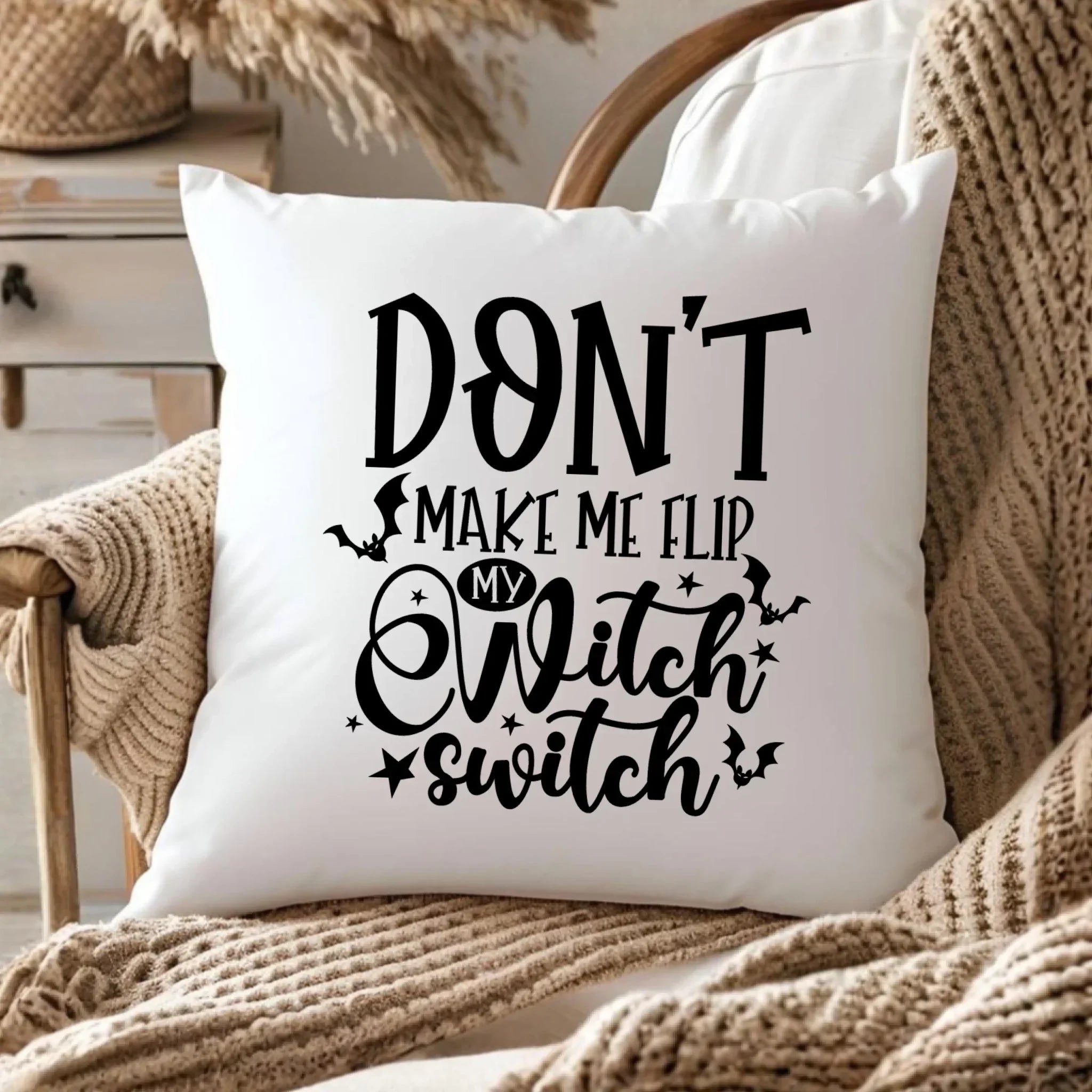 Poduszka na Halloween - Don't make me flip my witch switch - śmieszna HL11 - StoryCups.pl