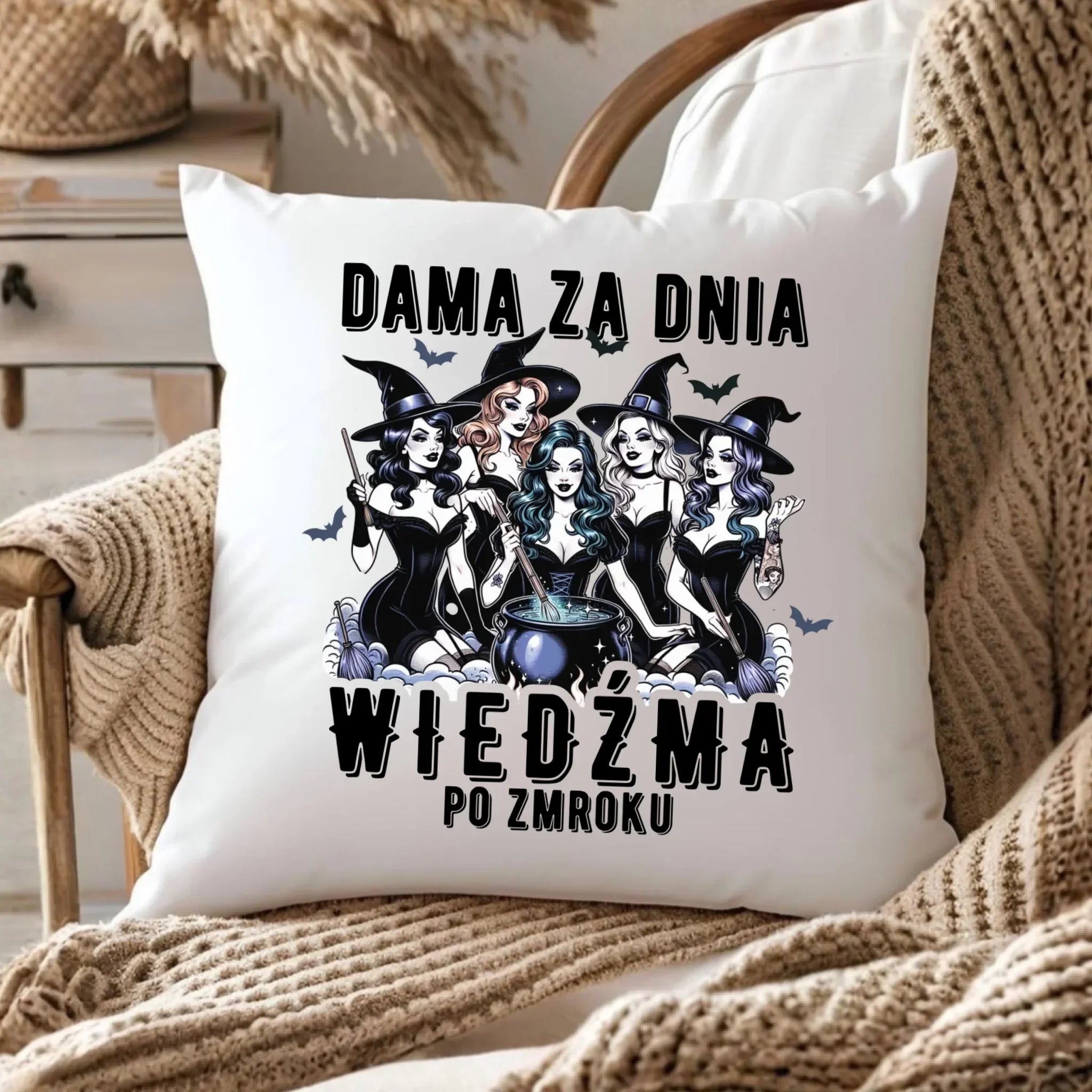 Poduszka - Dama za dnia wiedźma po zmroku HL16 - StoryCups.pl
