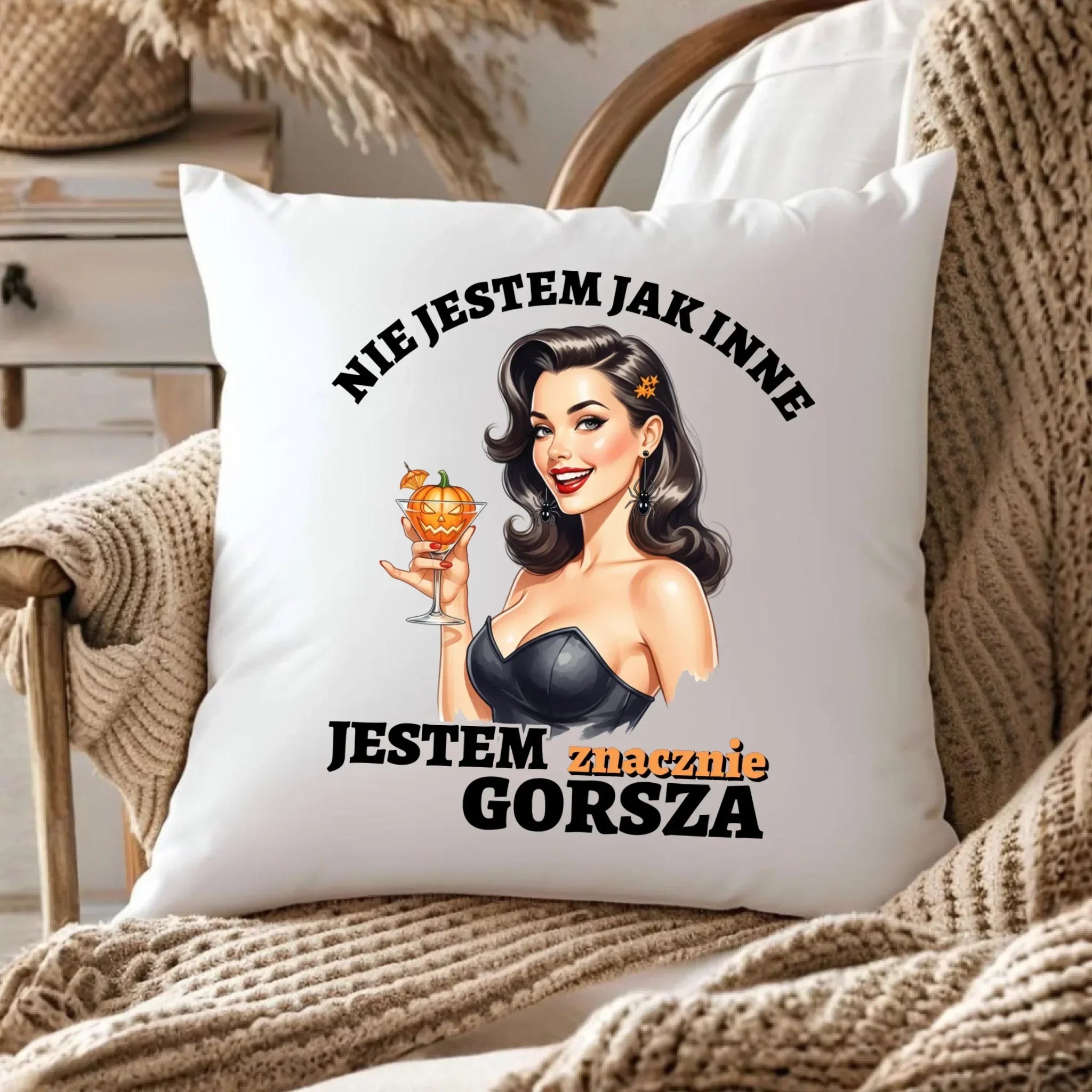 Poduszka halloweenowa - Nie jestem jak inne HL24 - StoryCups.pl