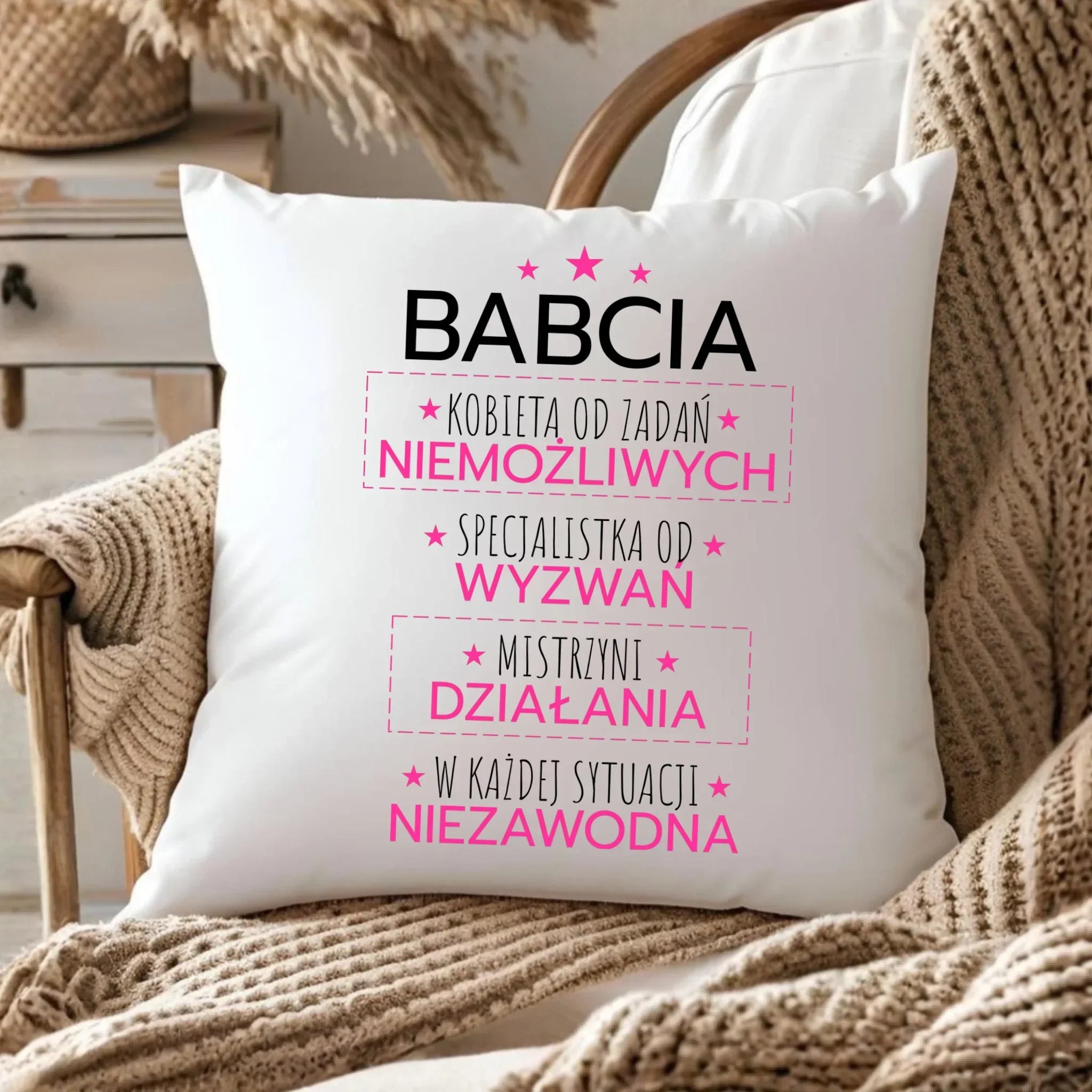 Poduszka dla babci - Babcia kobieta od zadań niemożliwych B30 - StoryCups.pl