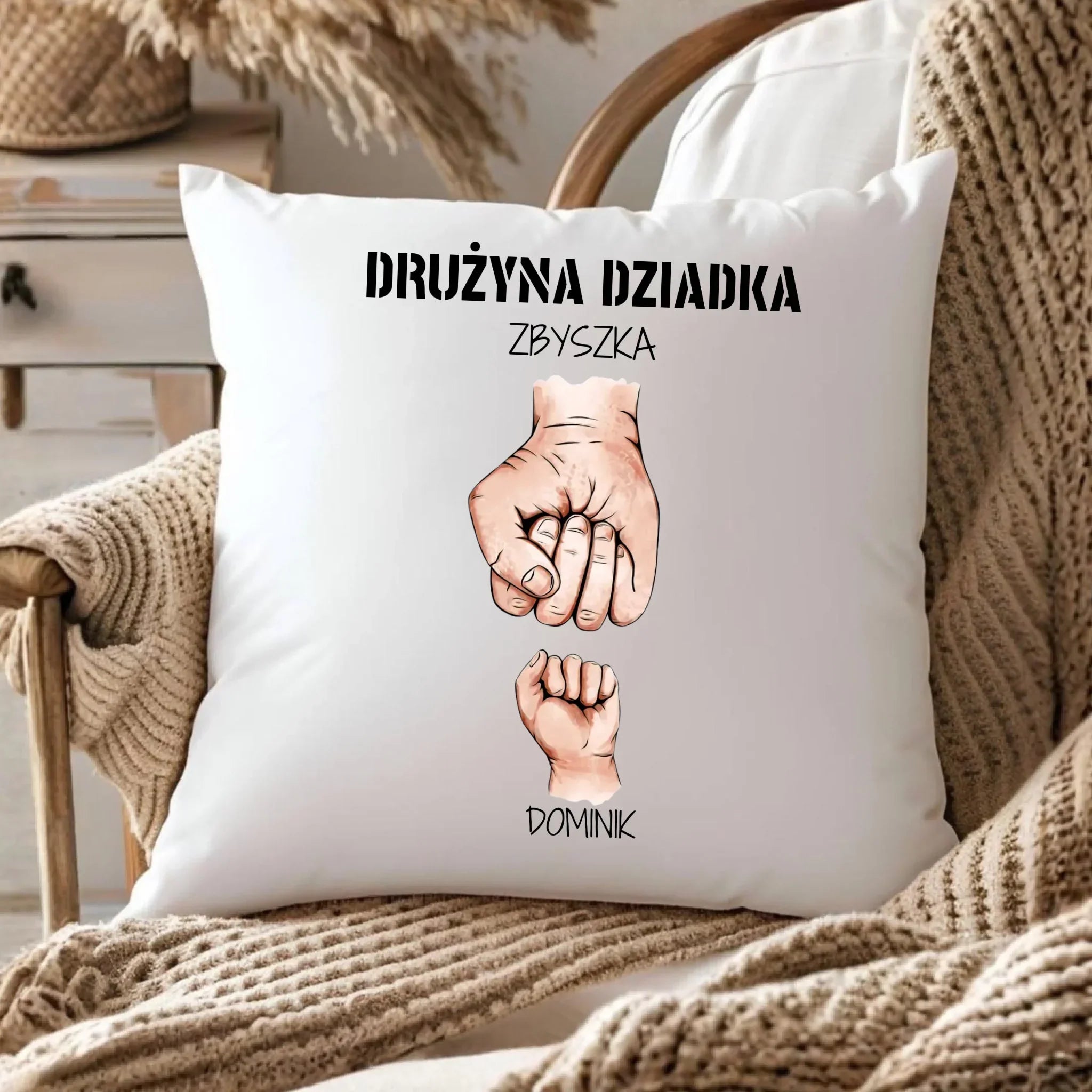 Poduszka dla dziadka - Drużyna dziadka 1-6 imion wnuków - personalizowana D07 - StoryCups.pl