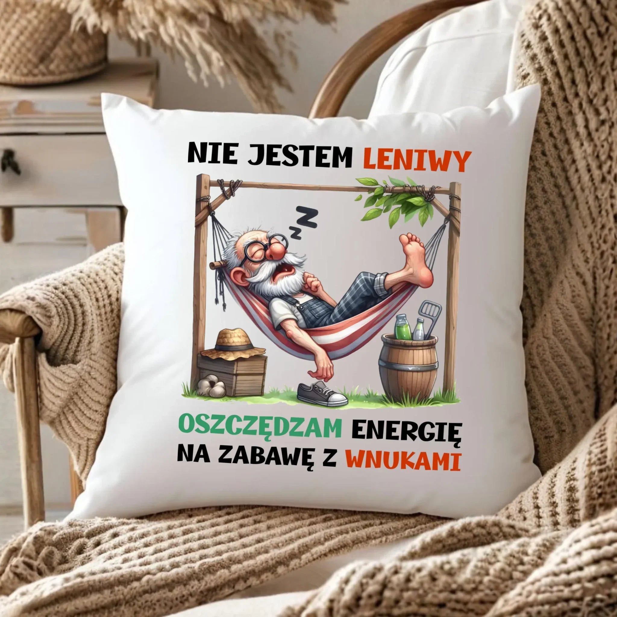 Poduszka dla dziadka - Nie jestem leniwy oszczędzam energię D39 - StoryCups.pl