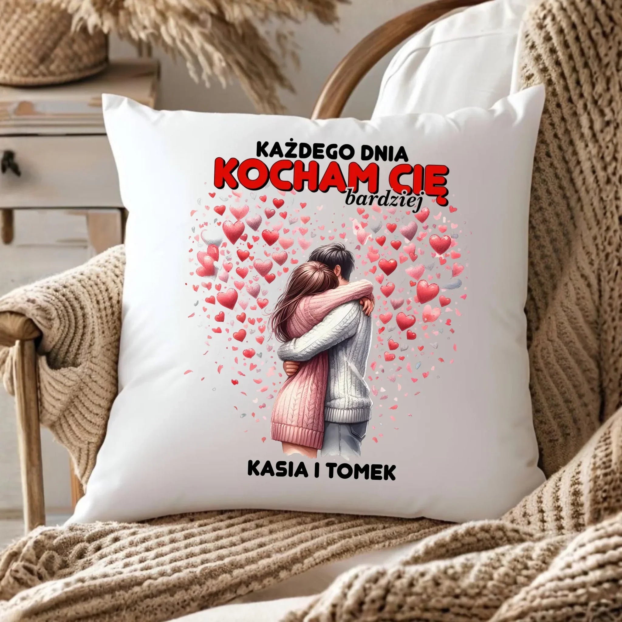 Poduszka dla par - Każdego dnia kocham Cię bardziej - personalizowana W09 - StoryCups.pl