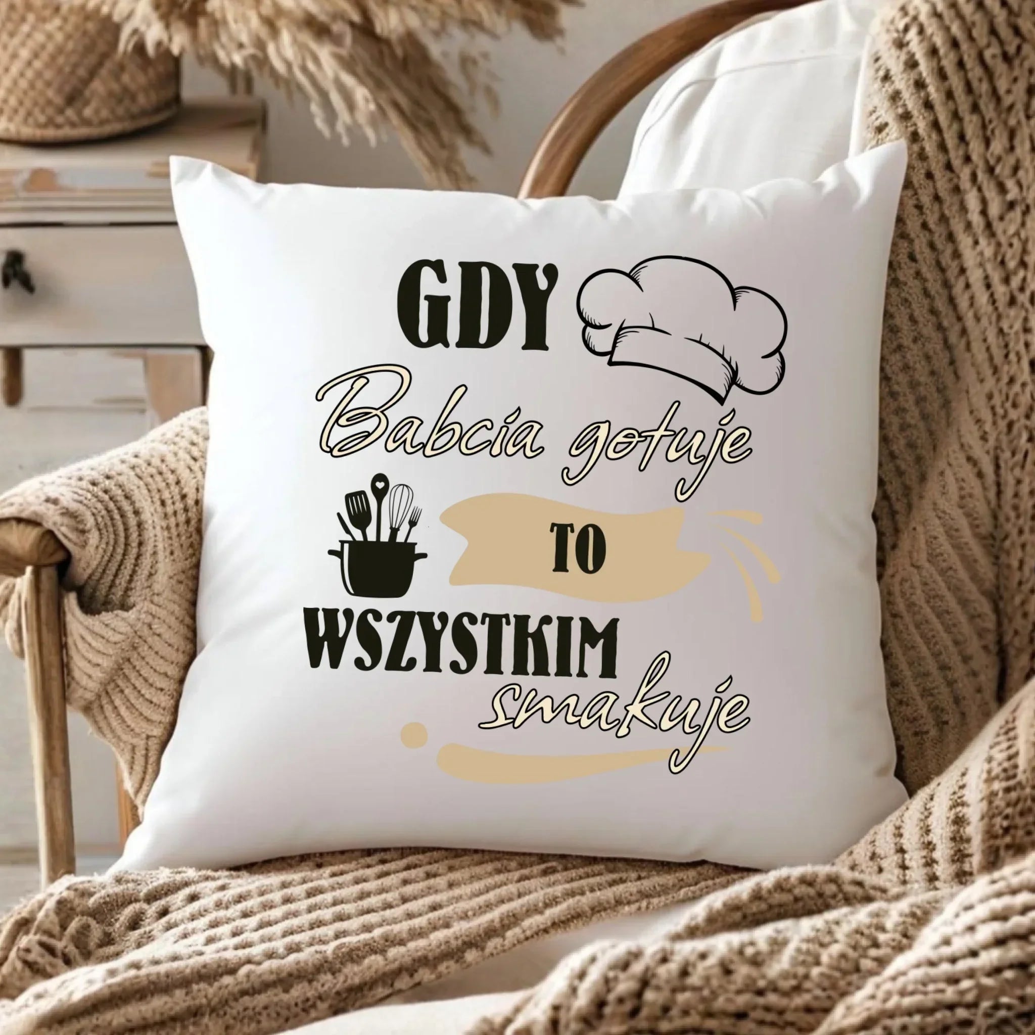 Poduszka dla babci - Gdy babcia gotuje to wszystkim smakuje B36 - StoryCups.pl