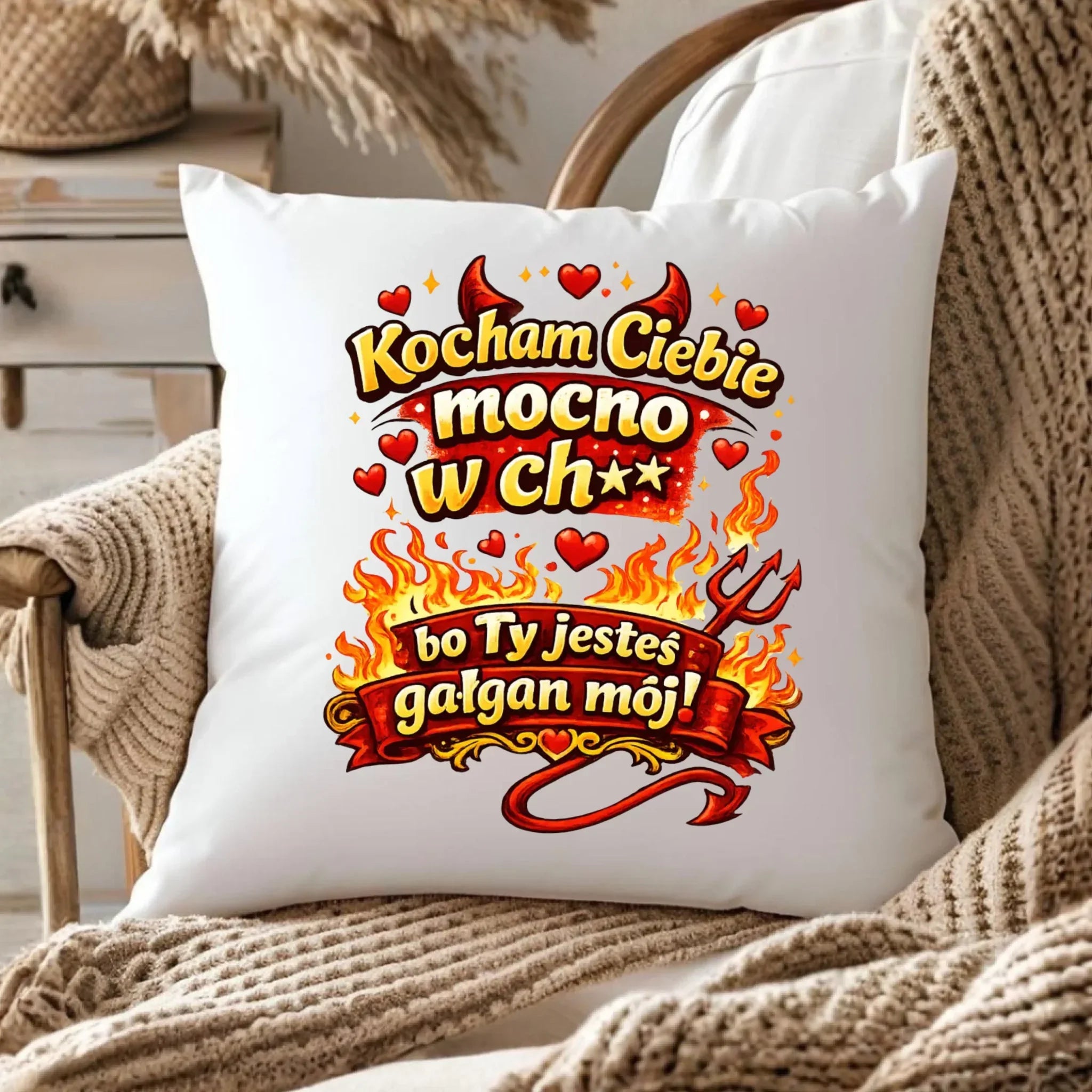 Poduszka dla par - Kocham Ciebie mocno w ch** bo Ty jesteś gałgan mój W82 - StoryCups.pl