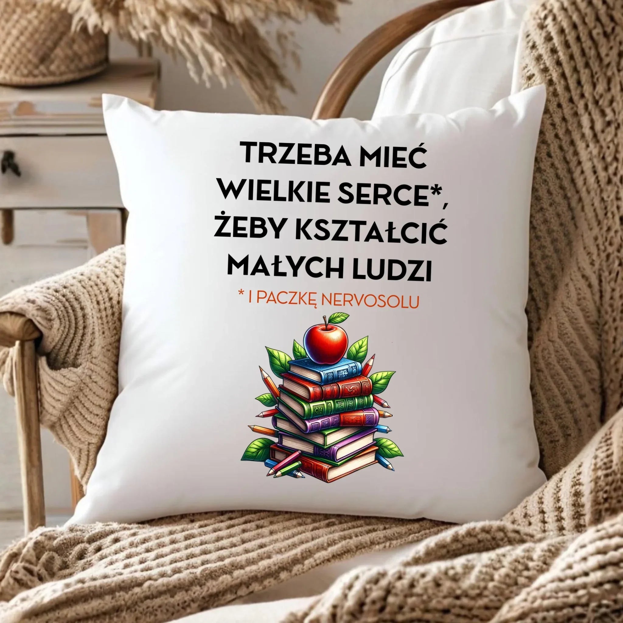 Poduszka dla nauczyciela - Trzeba mieć wielkie serce i paczkę nervosolu N73 - StoryCups.pl