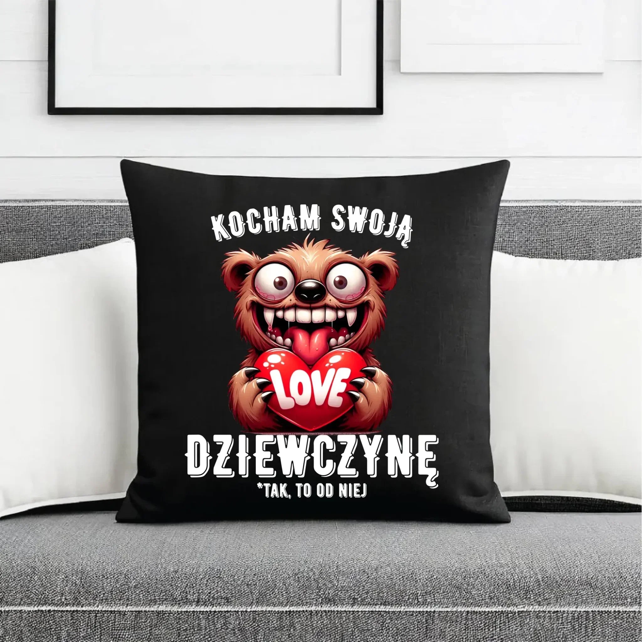 Poduszka dekoracyjna dla chłopaka - Kocham swoją dziewczynę W30 - StoryCups.pl