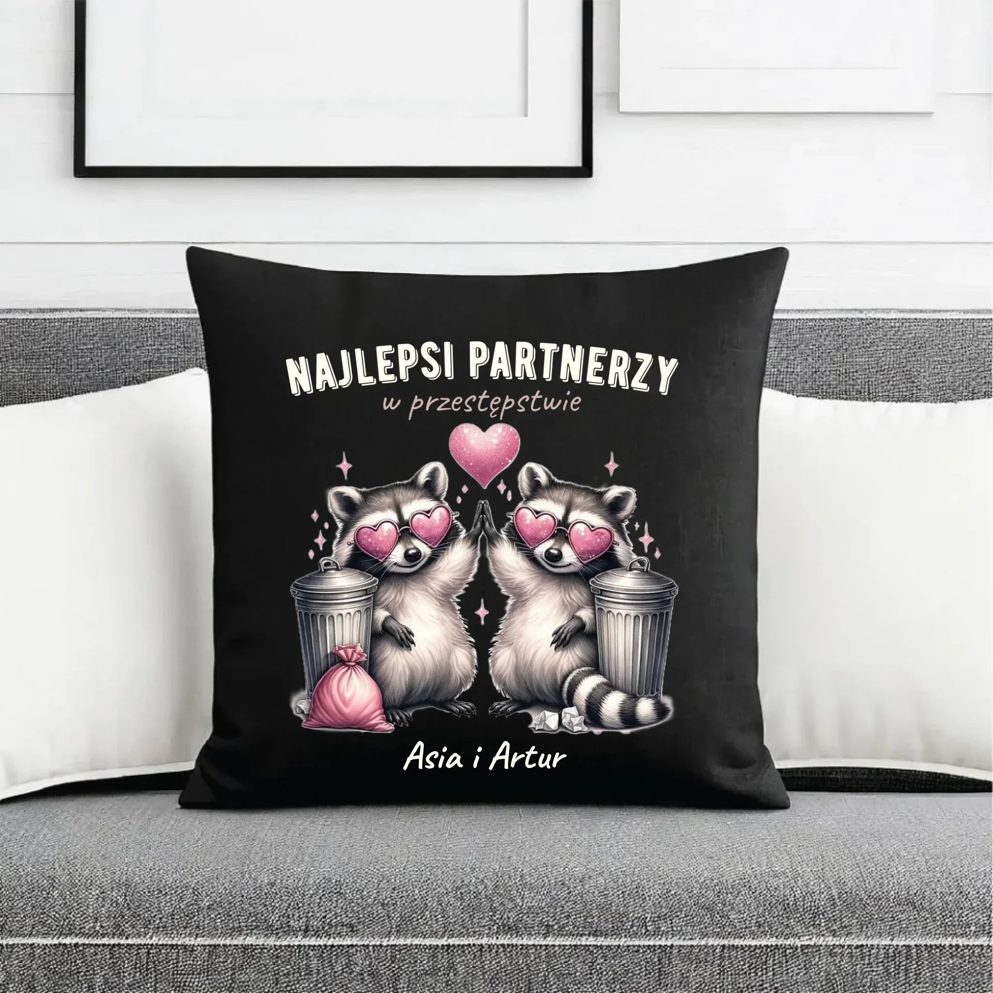 Poduszka dekoracyjna dla par - Najlepsi partnerzy w przestępstwie - personalizowana W27 - StoryCups.pl