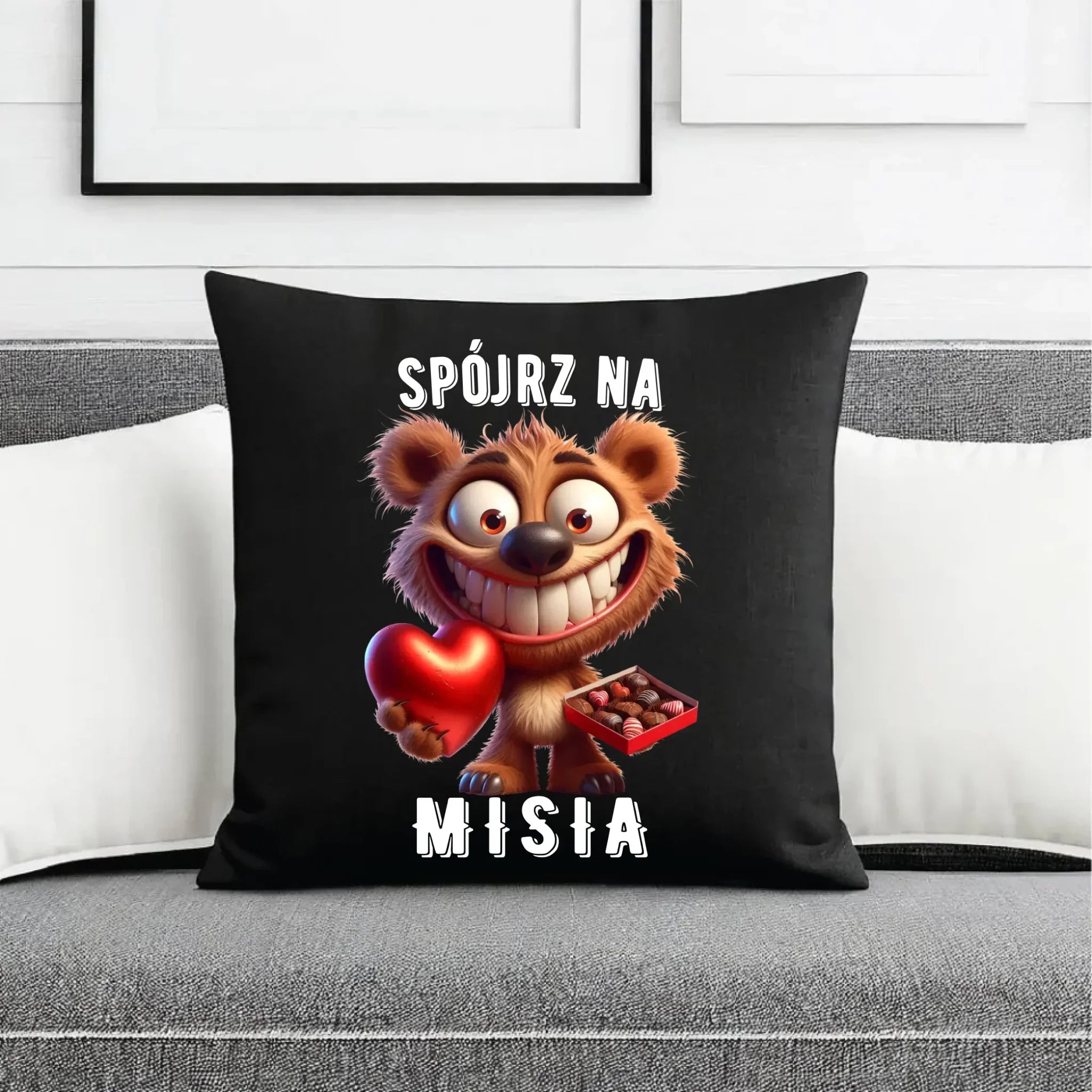 Poduszka dekoracyjna na Walentynki - Spójrz na Misia W31 - StoryCups.pl
