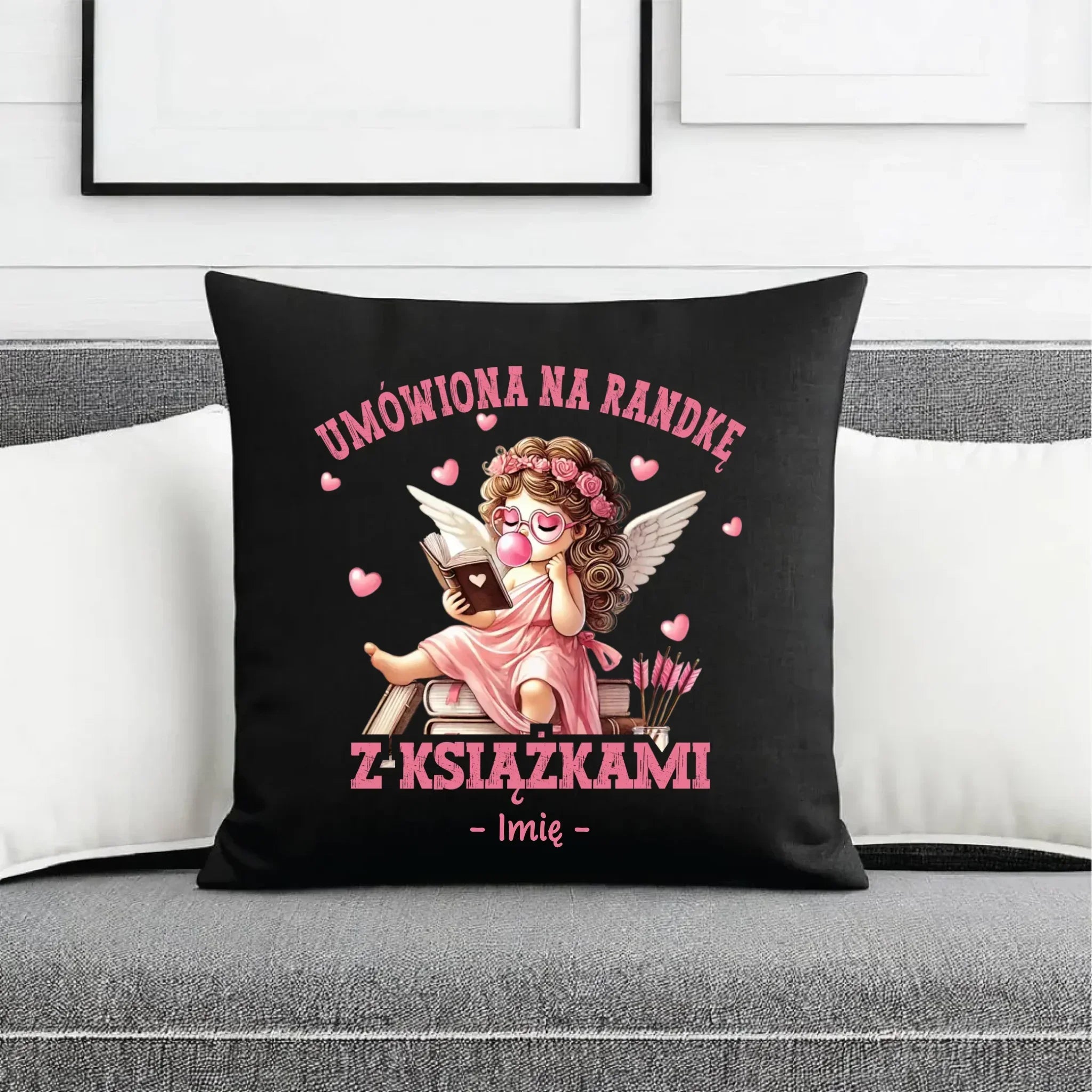 Poduszka dekoracyjna dla czytelniczki – Umówiona na randkę z książkami - personalizowana W19 - StoryCups.pl