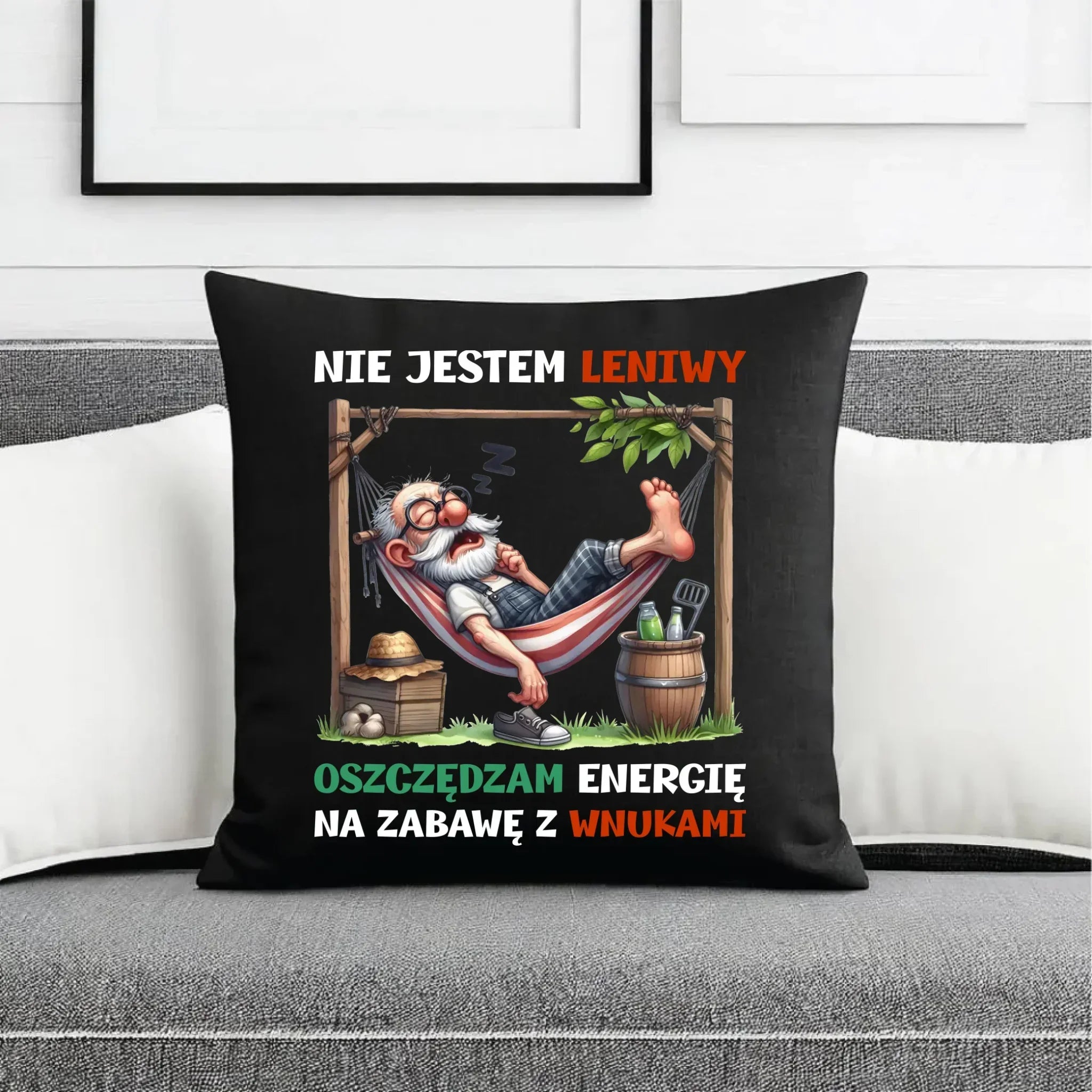 Poduszka dekoracyjna dla dziadka - Nie jestem leniwy oszczędzam energię D39 - StoryCups.pl
