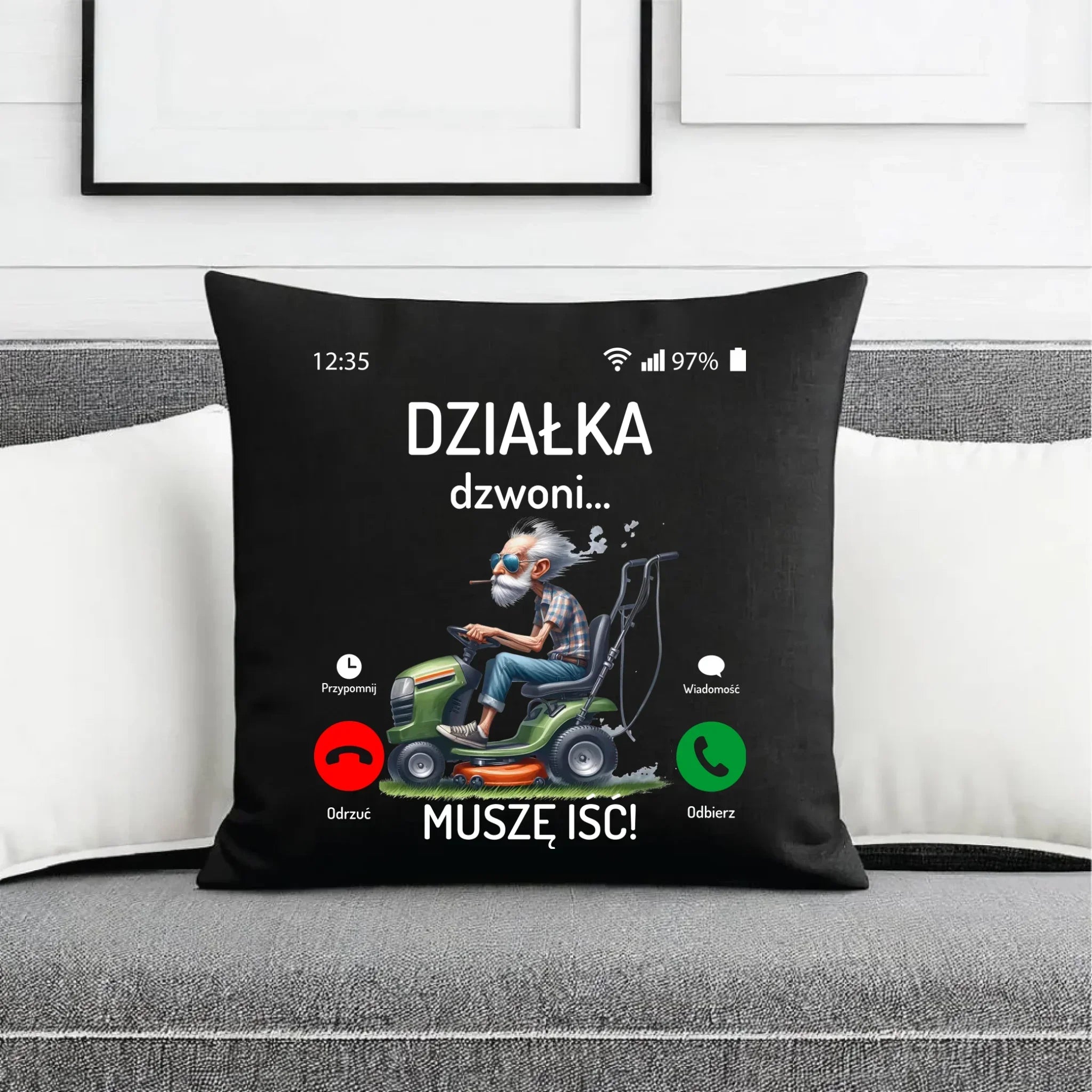 Poduszka dekoracyjna dla dziadka - Działka dzwoni muszę iść D35 - StoryCups.pl