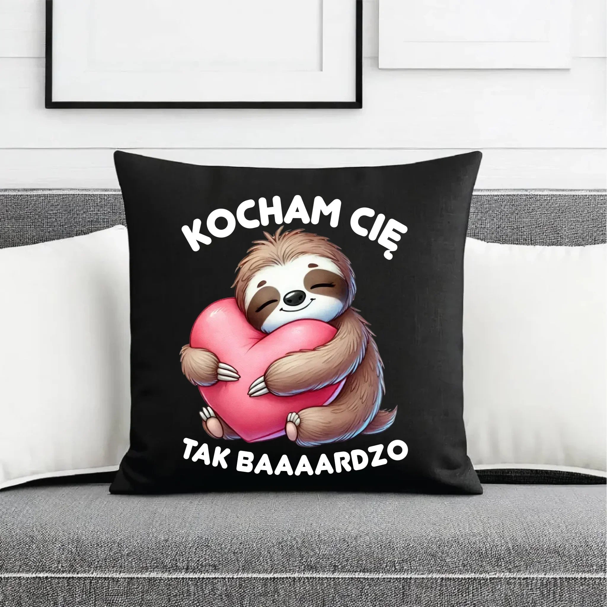 Poduszka dekoracyjna - Leniwiec Kocham Cię tak baaaardzo W16 - StoryCups.pl