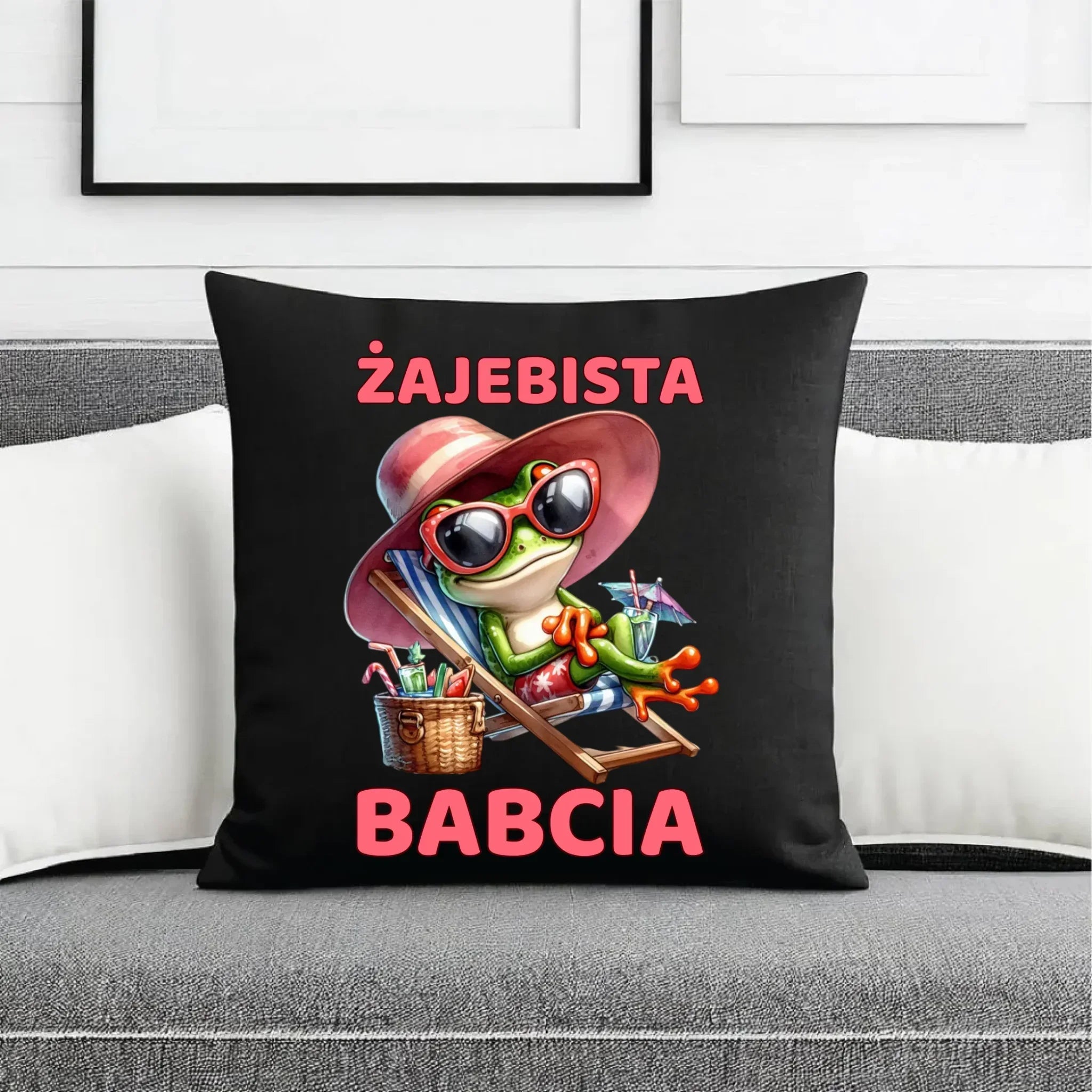 Poduszka dekoracyjna dla babci - Żajebista Babcia Żaba B27 - StoryCups.pl