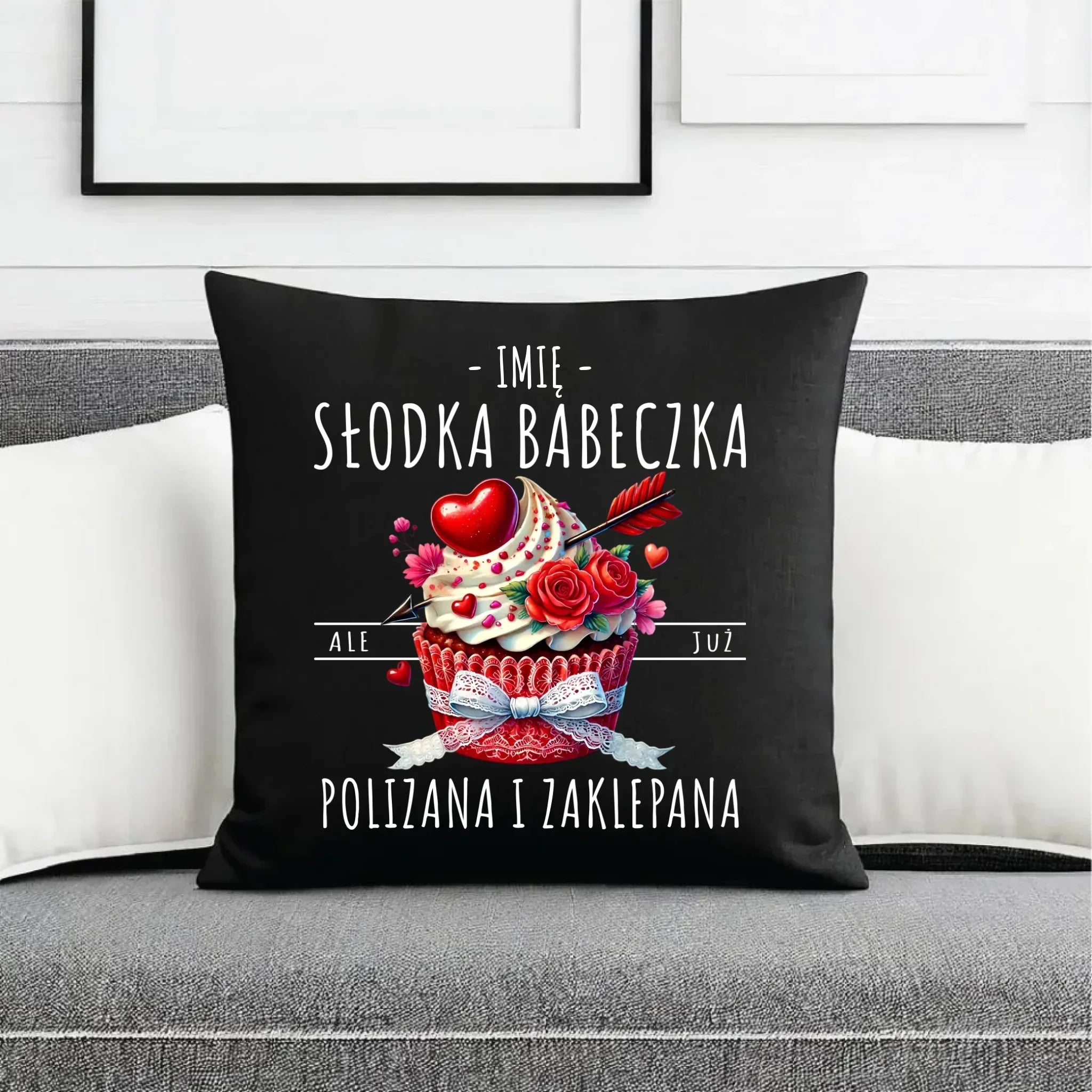 Poduszka dekoracyjna - Słodka babeczka polizana i zaklepana - personalizowana W37 - StoryCups.pl