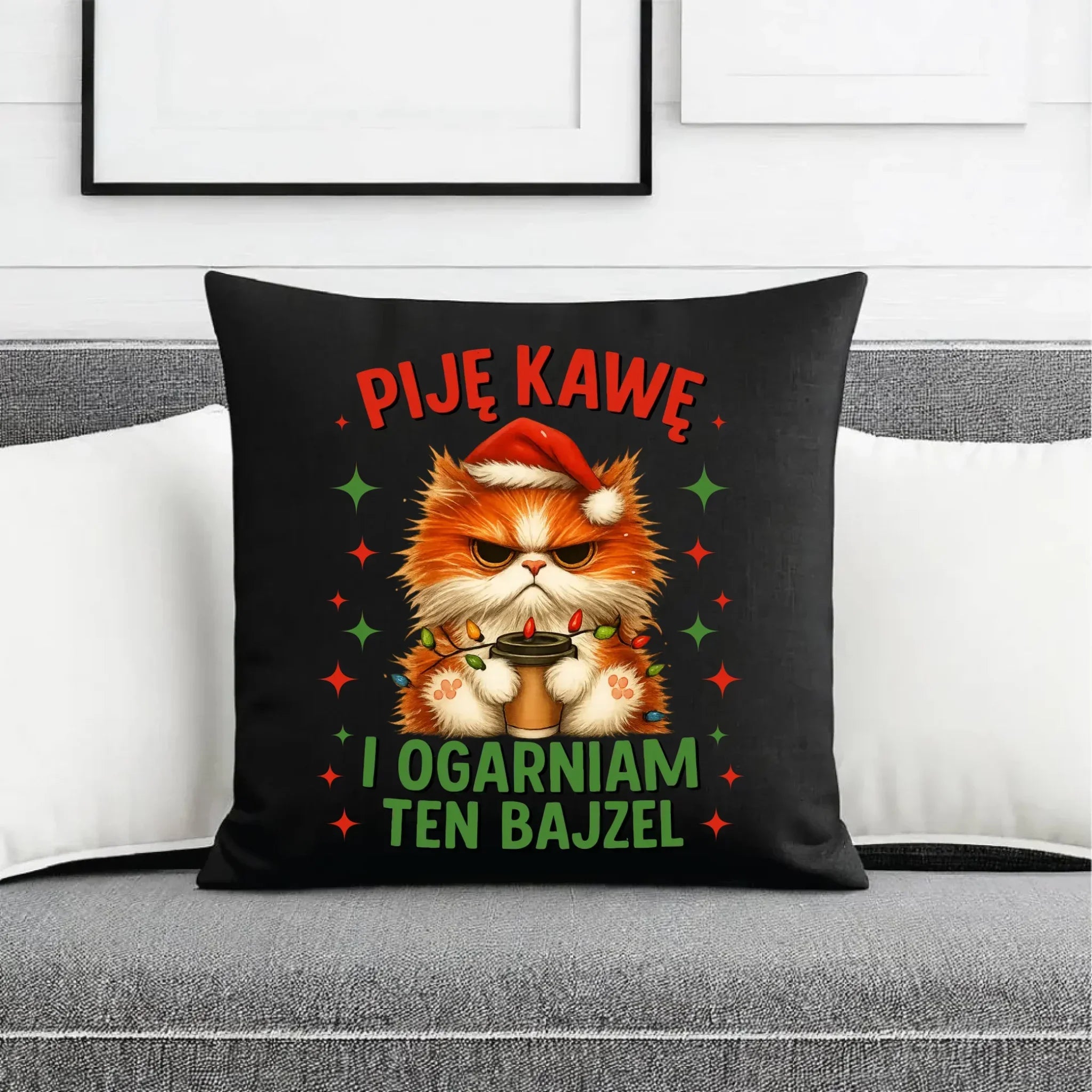 Poduszka dekoracyjna świąteczna - Kot Piję kawę i ogarniam ten bajzel BN39 - StoryCups.pl