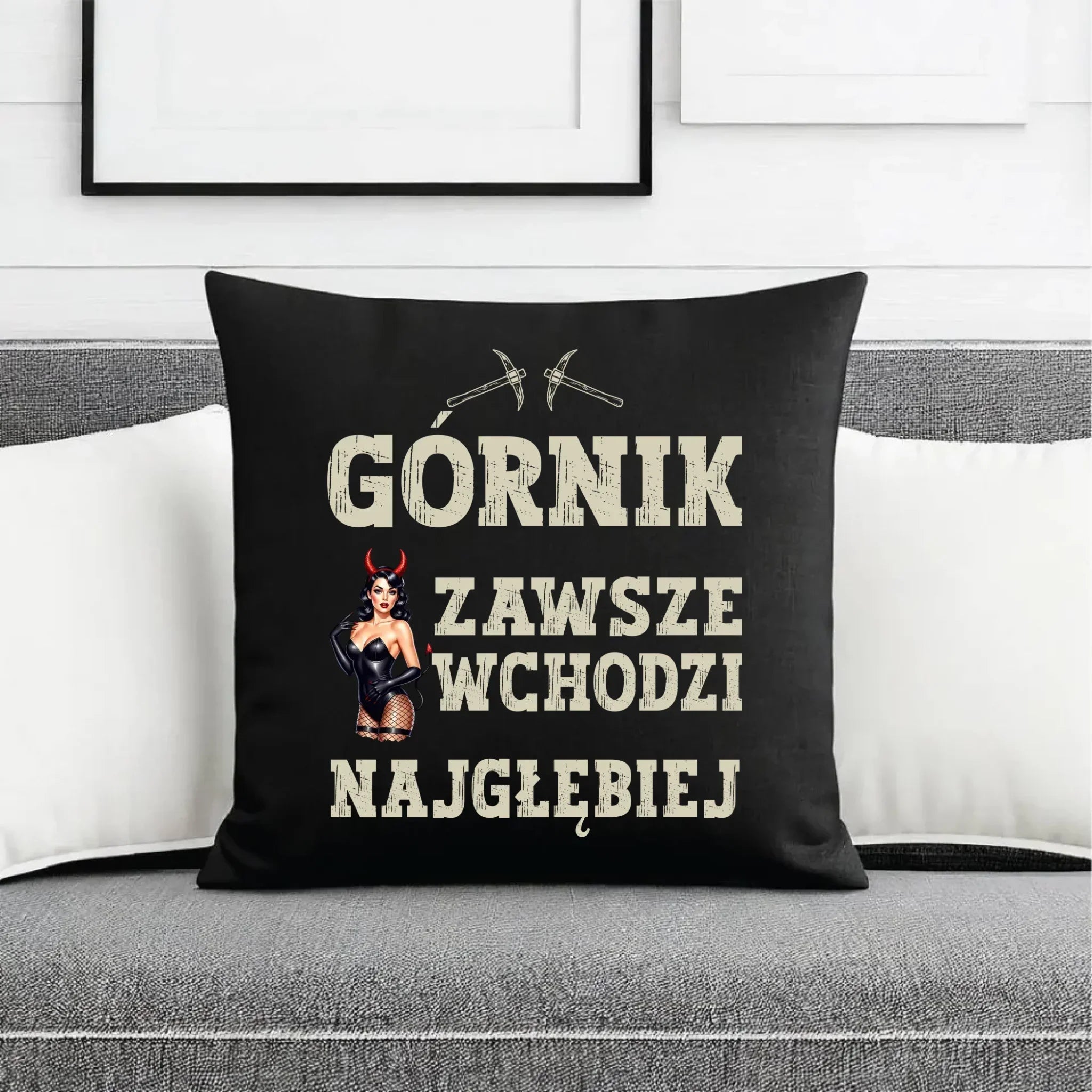 Poduszka dekoracyjna - prezent dla górnika - Górnik zawsze wchodzi najgłębiej G22 - StoryCups.pl