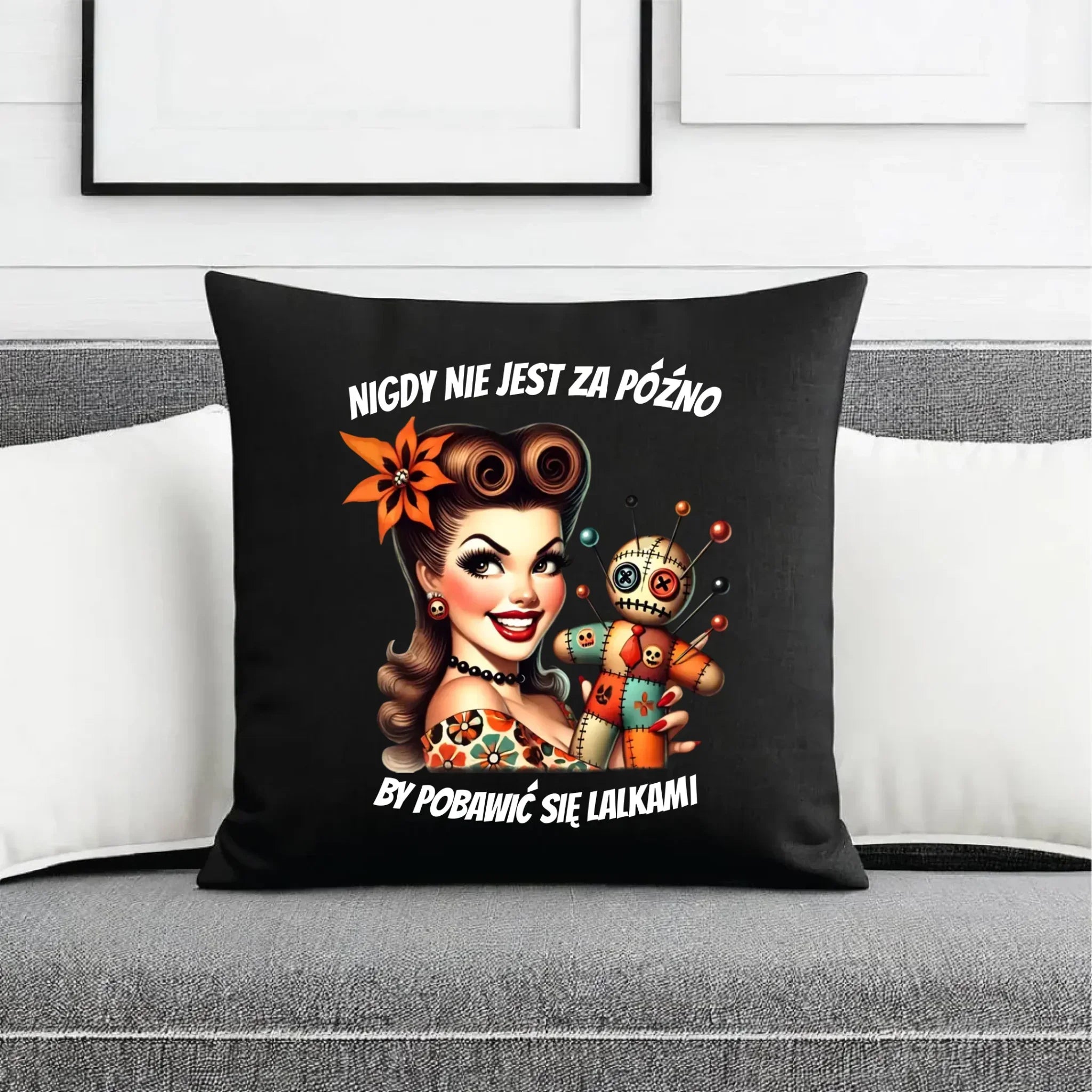 Poduszka dekoracyjna dla niej - Laleczka Voodoo retro DZ21 - StoryCups.pl